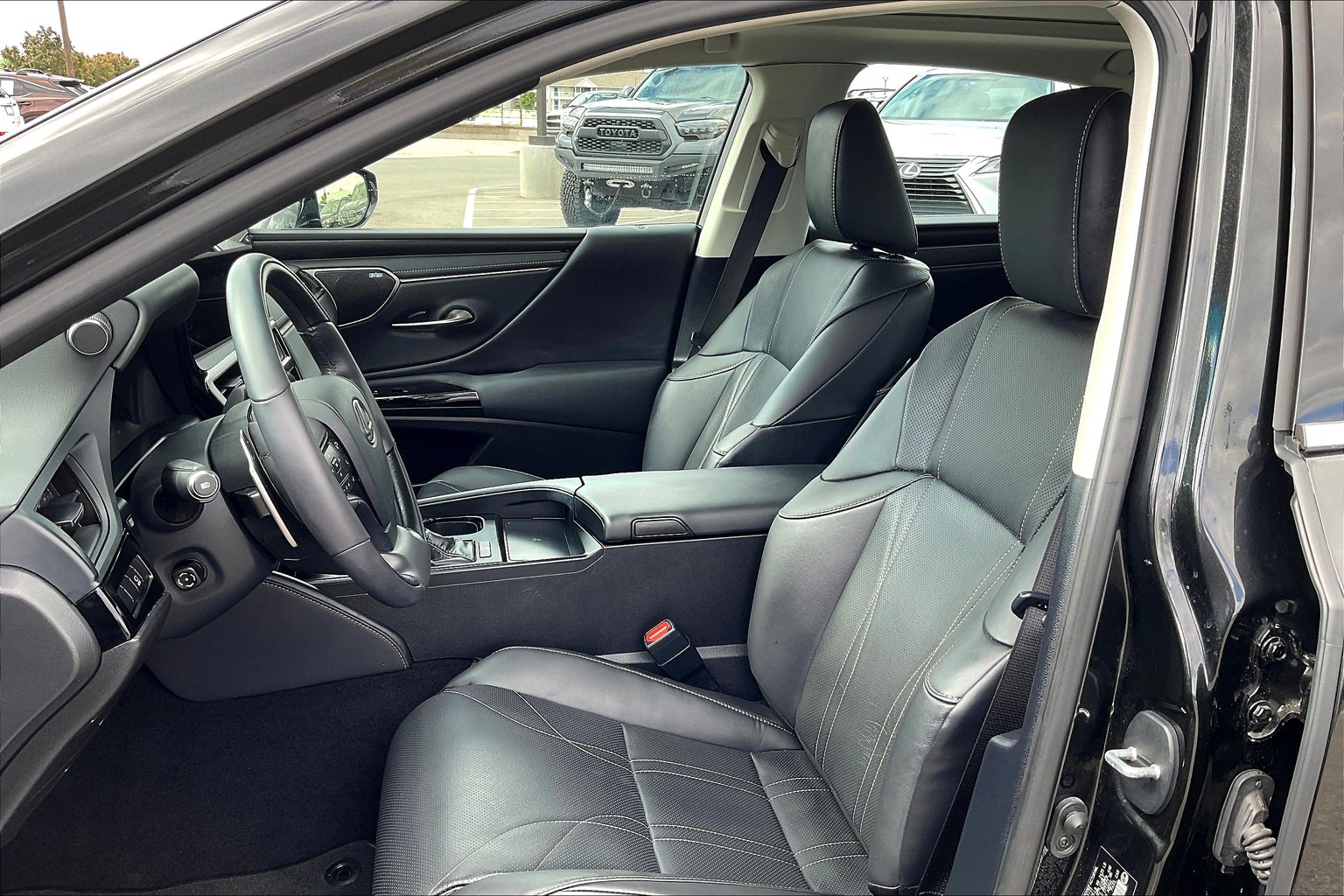 2024 Lexus ES 350 Luxury photo 3