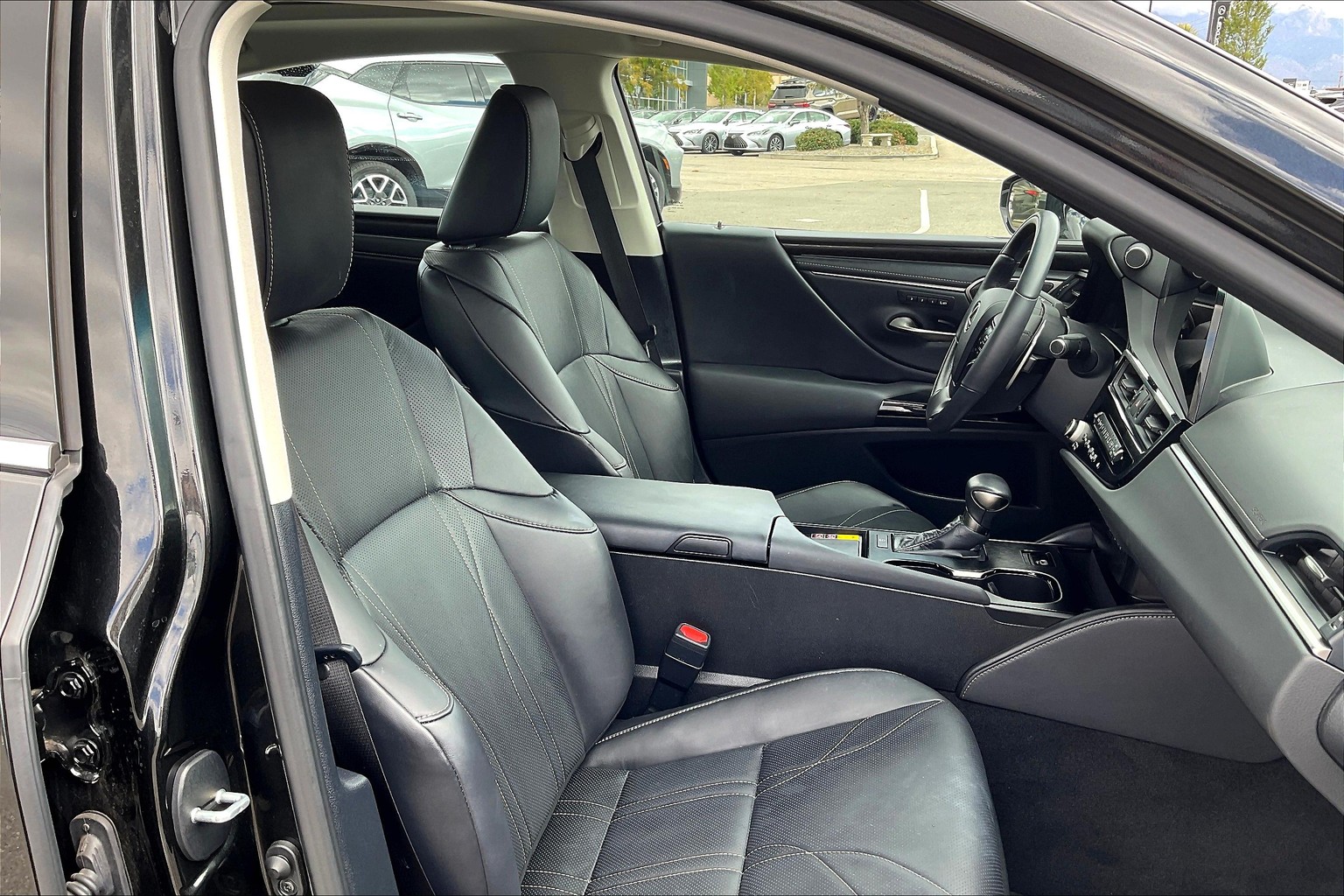 2024 Lexus ES 350 Luxury photo 4