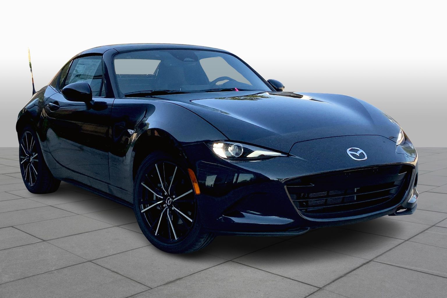 2025 Mazda MX-5 Miata Miata RF Grand Touring photo 2