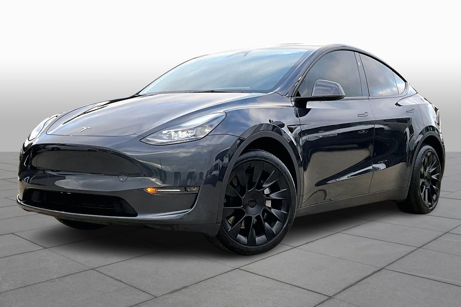 Used 2024 Tesla Model Y Long Range with VIN 7SAYGDEEXRA228550 for sale in Anaheim, CA