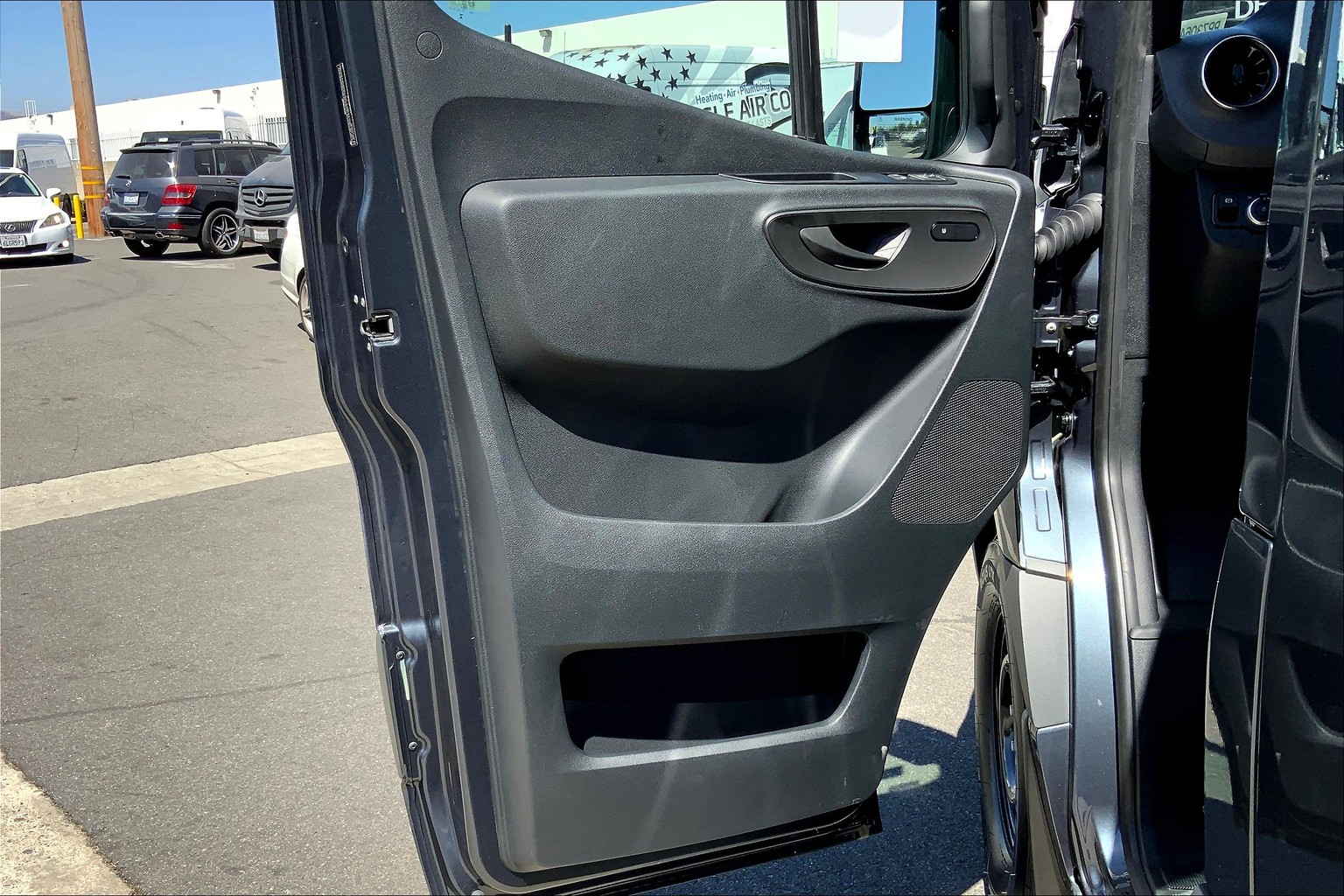 Sprinter Passenger Van 2500 High Roof w/144-inch WB