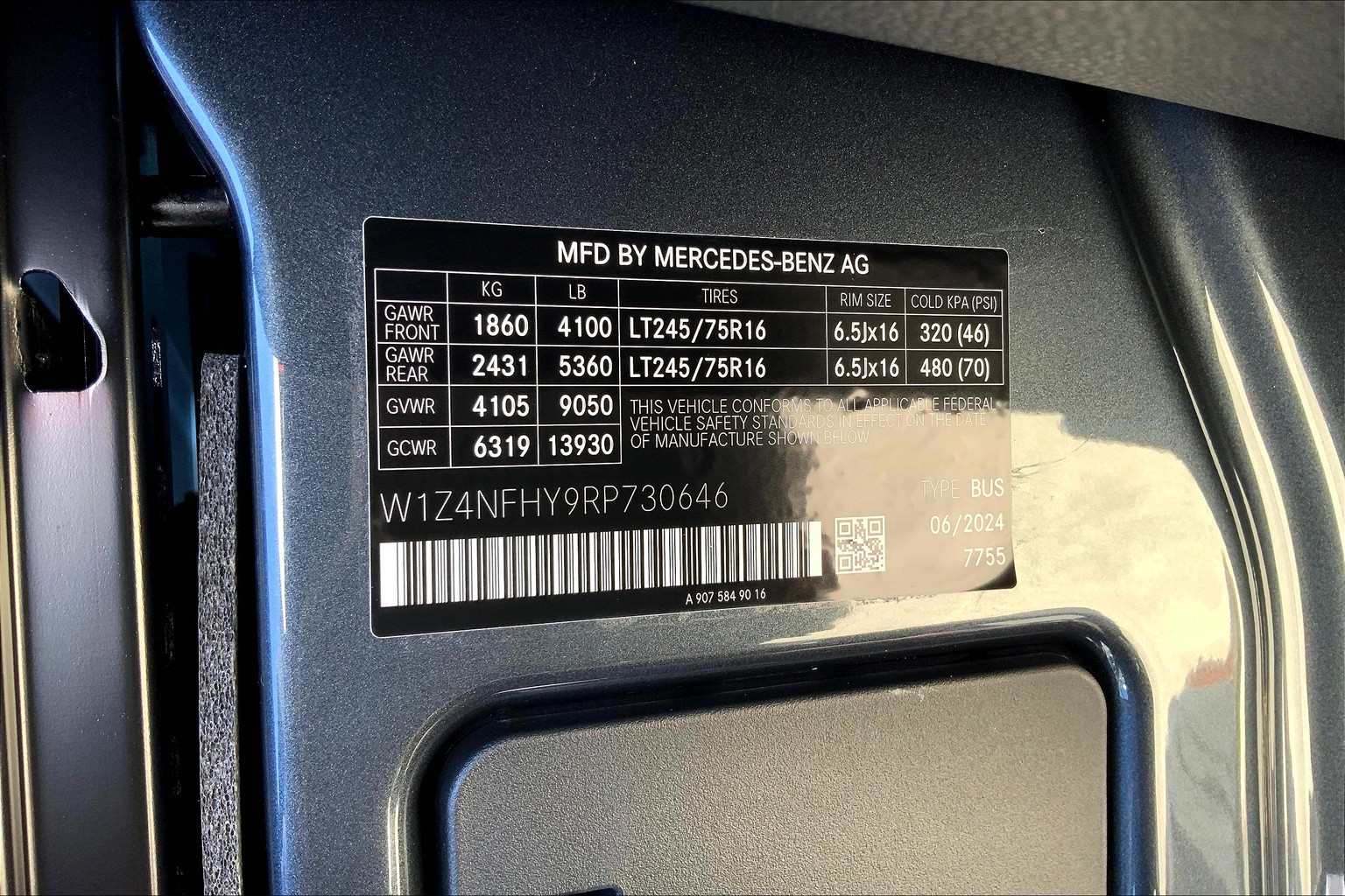 Sprinter Passenger Van 2500 High Roof w/144-inch WB