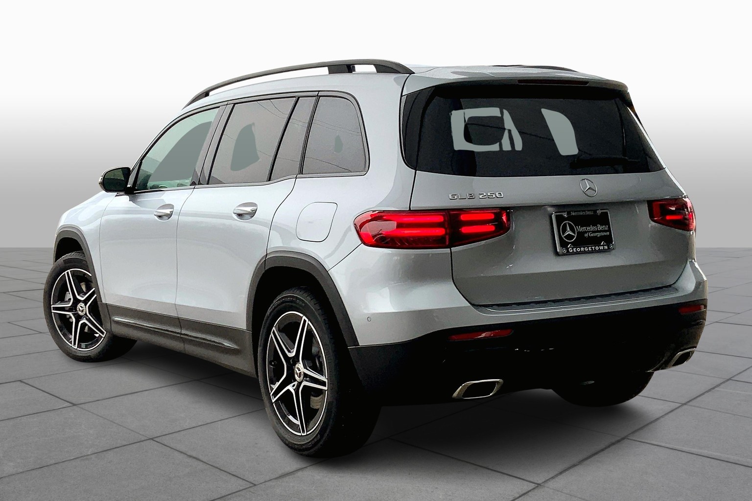 2025 Mercedes Benz GLB 250 photo 4