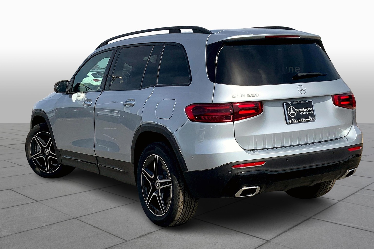 2025 Mercedes Benz GLB 250 photo 4