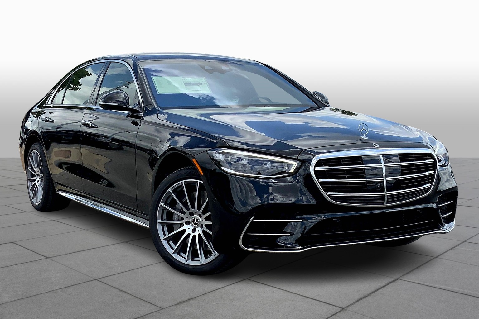 2025 Mercedes Benz S 580 4MATIC photo 2