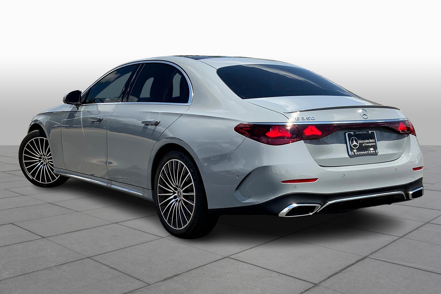 2025 Mercedes Benz E 350 photo 4