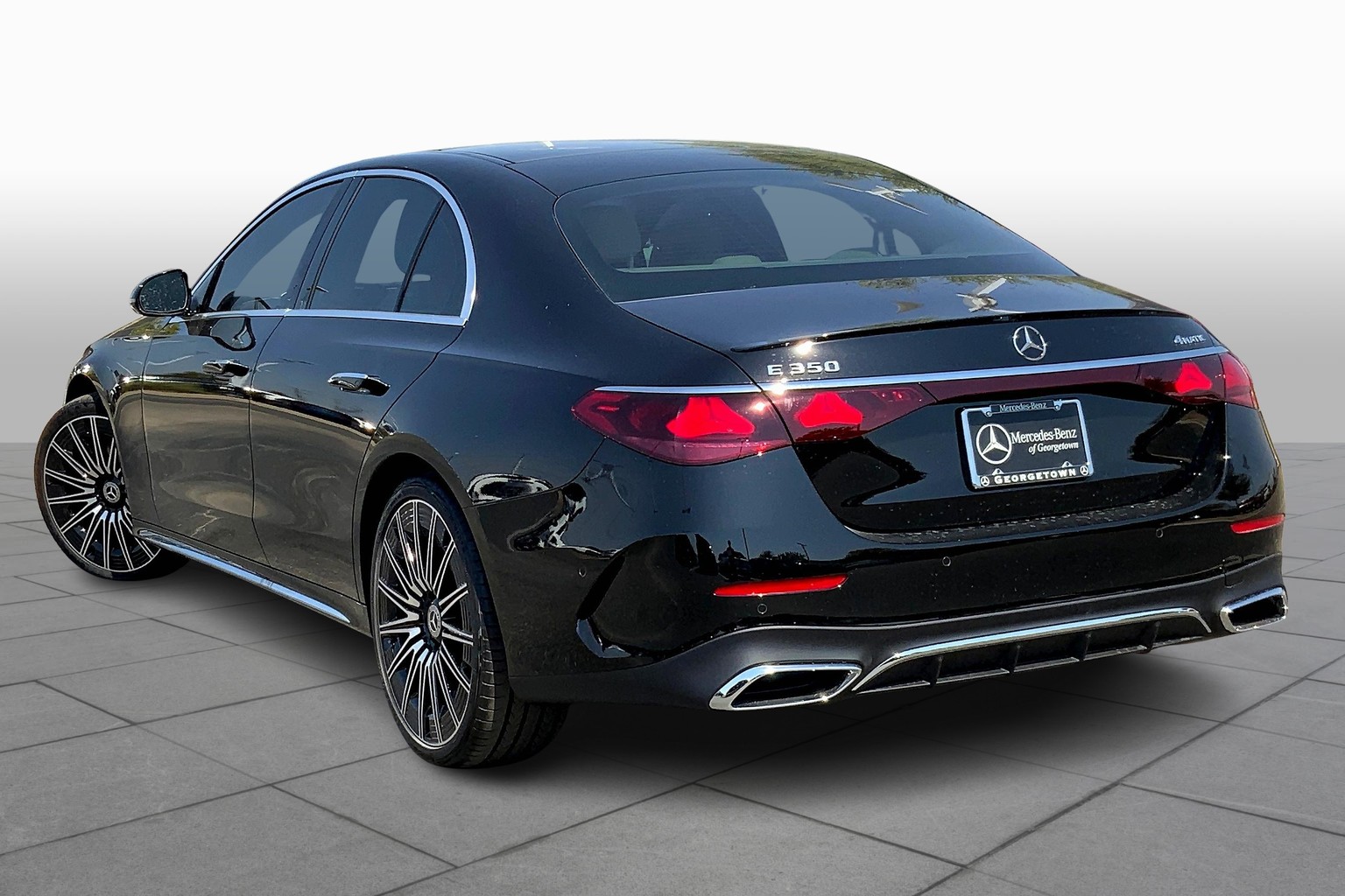 2025 Mercedes Benz E 350 4MATIC Sedan photo 4