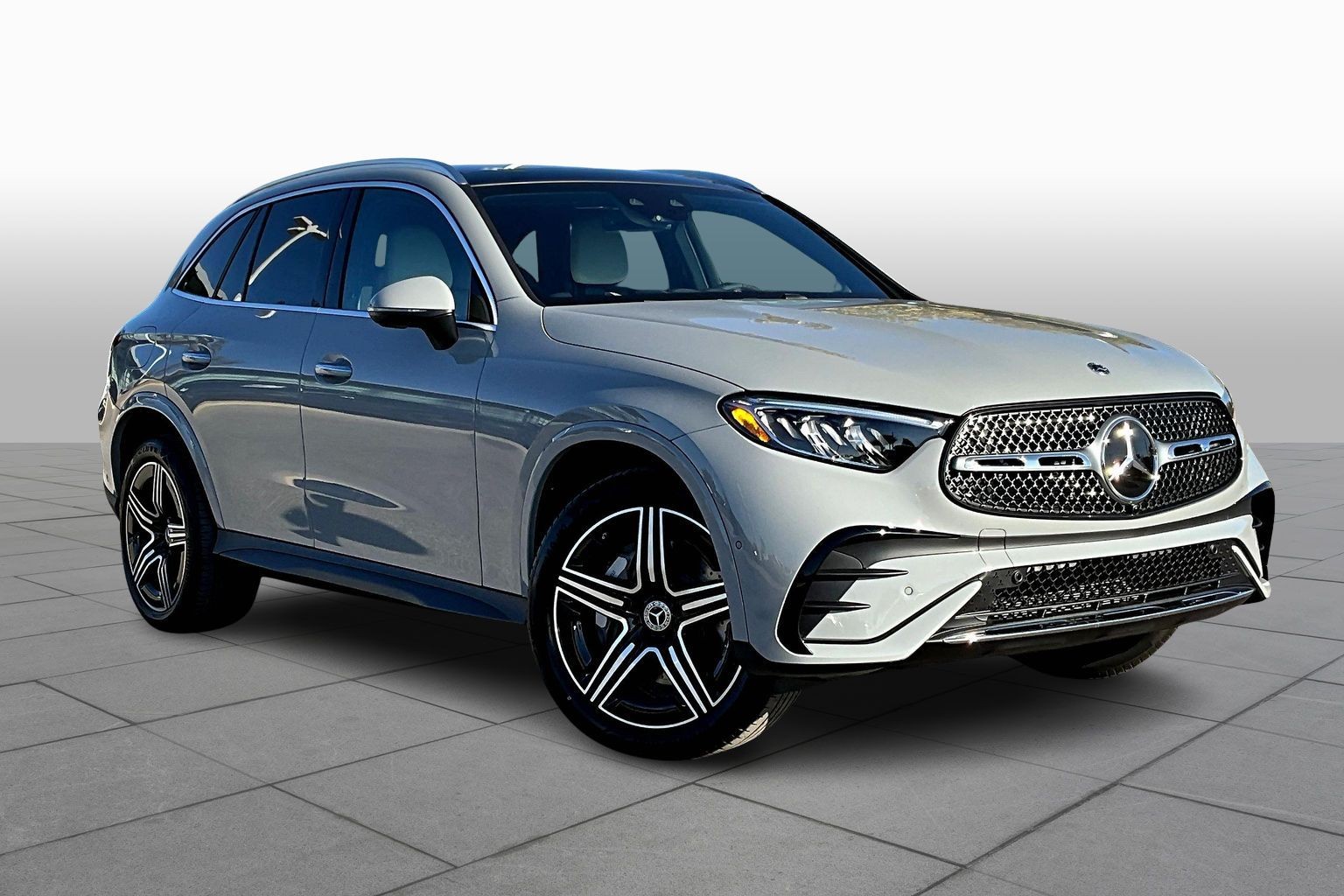 2026 Mercedes Benz GLC 300 photo 2