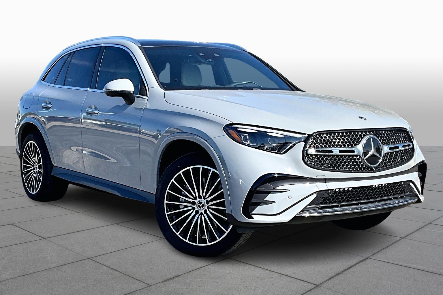 2026 Mercedes Benz GLC 300 photo 2