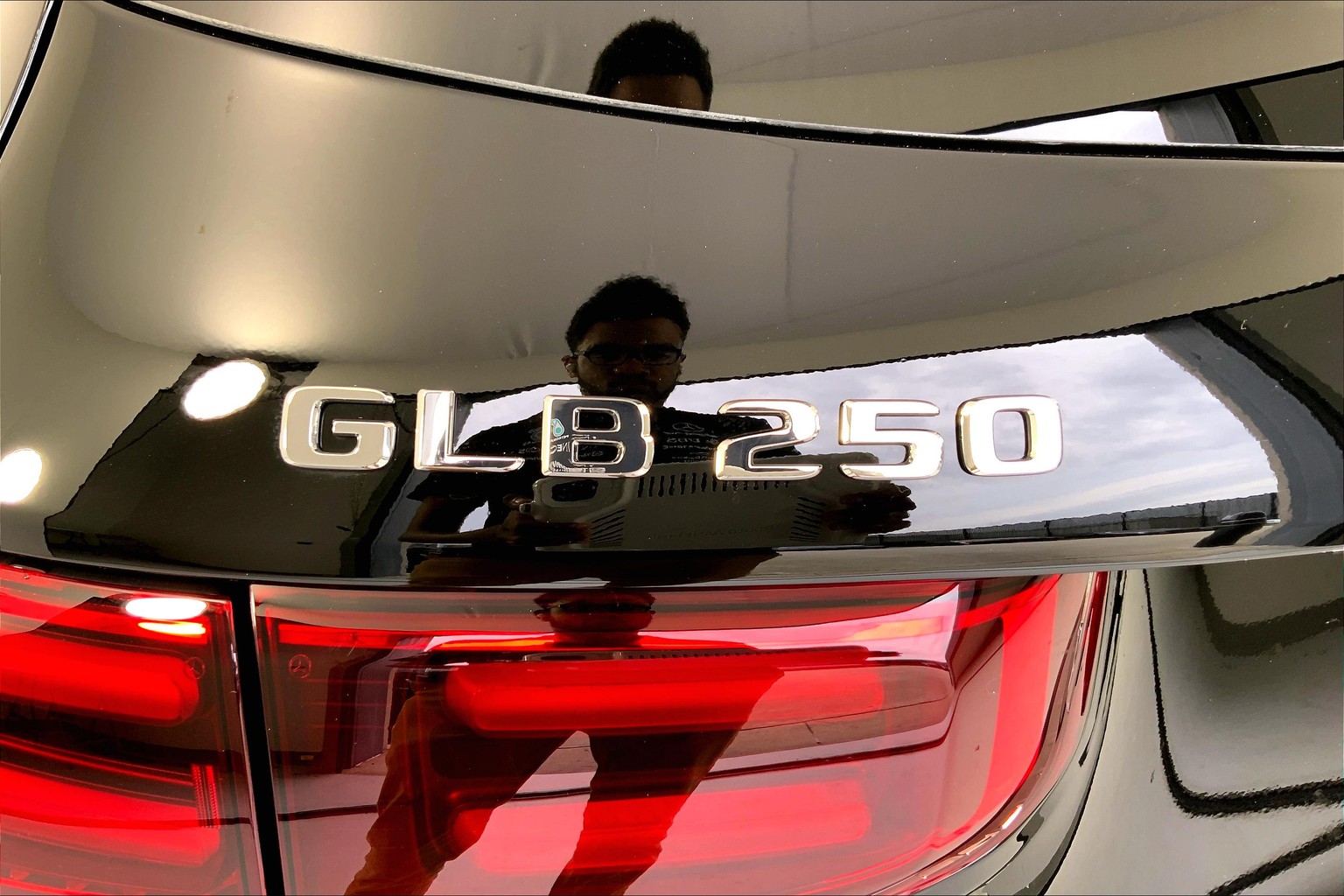 GLB 250 SUV