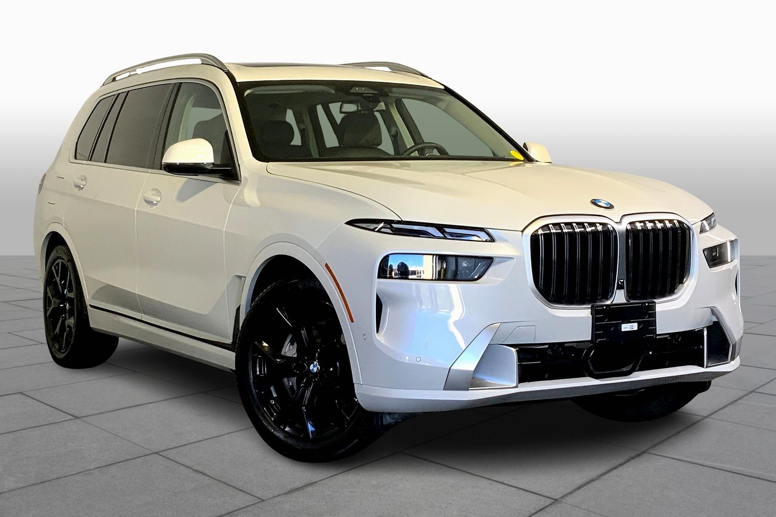 Used 2024 BMW X7 40i with VIN 5UX23EM00R9V89162 for sale in Hanover, MA