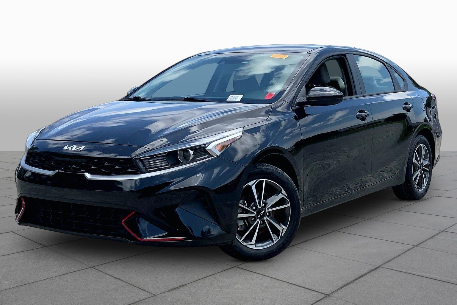 2023 Kia Forte LXS AT's photo
