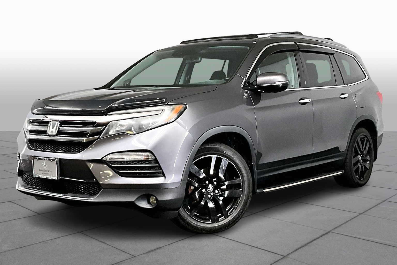 Pilot Elite w/Navigation and Rear Entertainment System