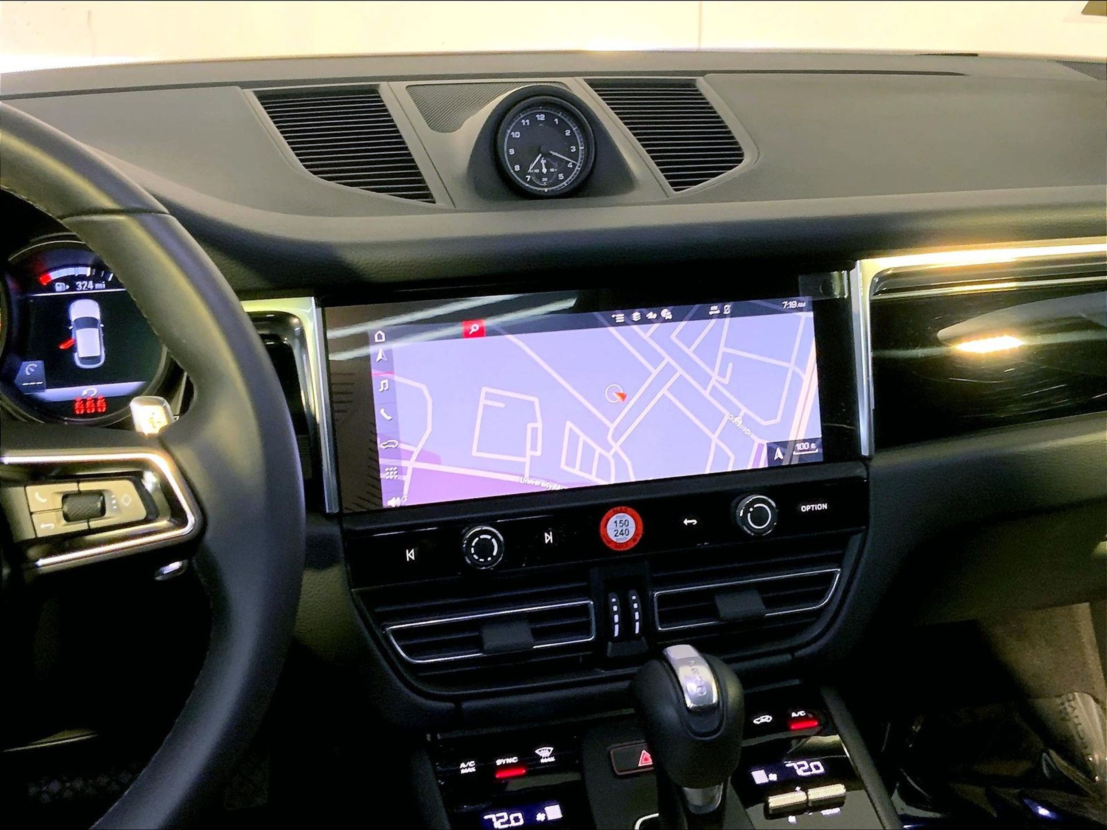 2025 Porsche Macan Base - Photo 16