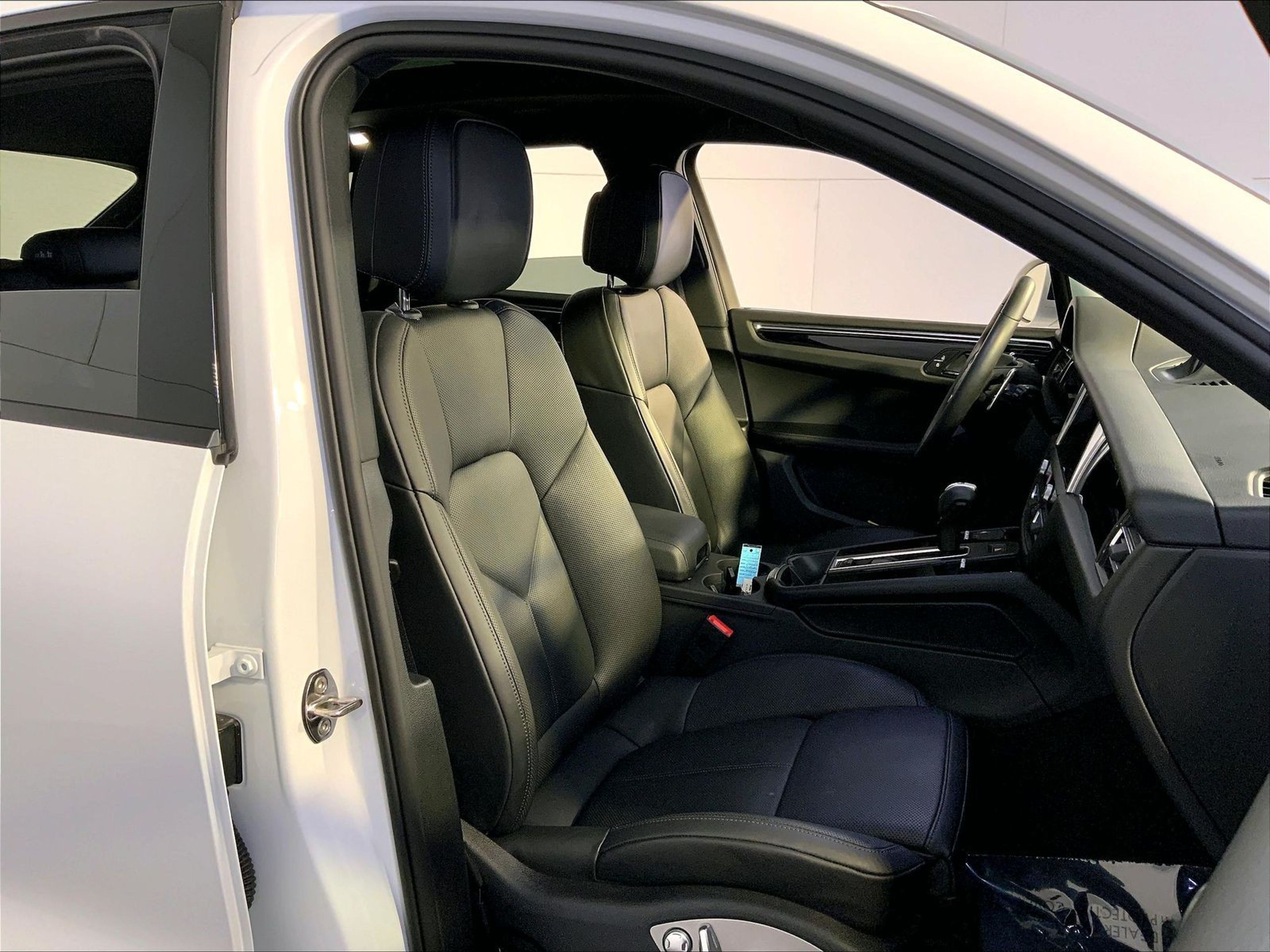 2025 Porsche Macan Base - Photo 18