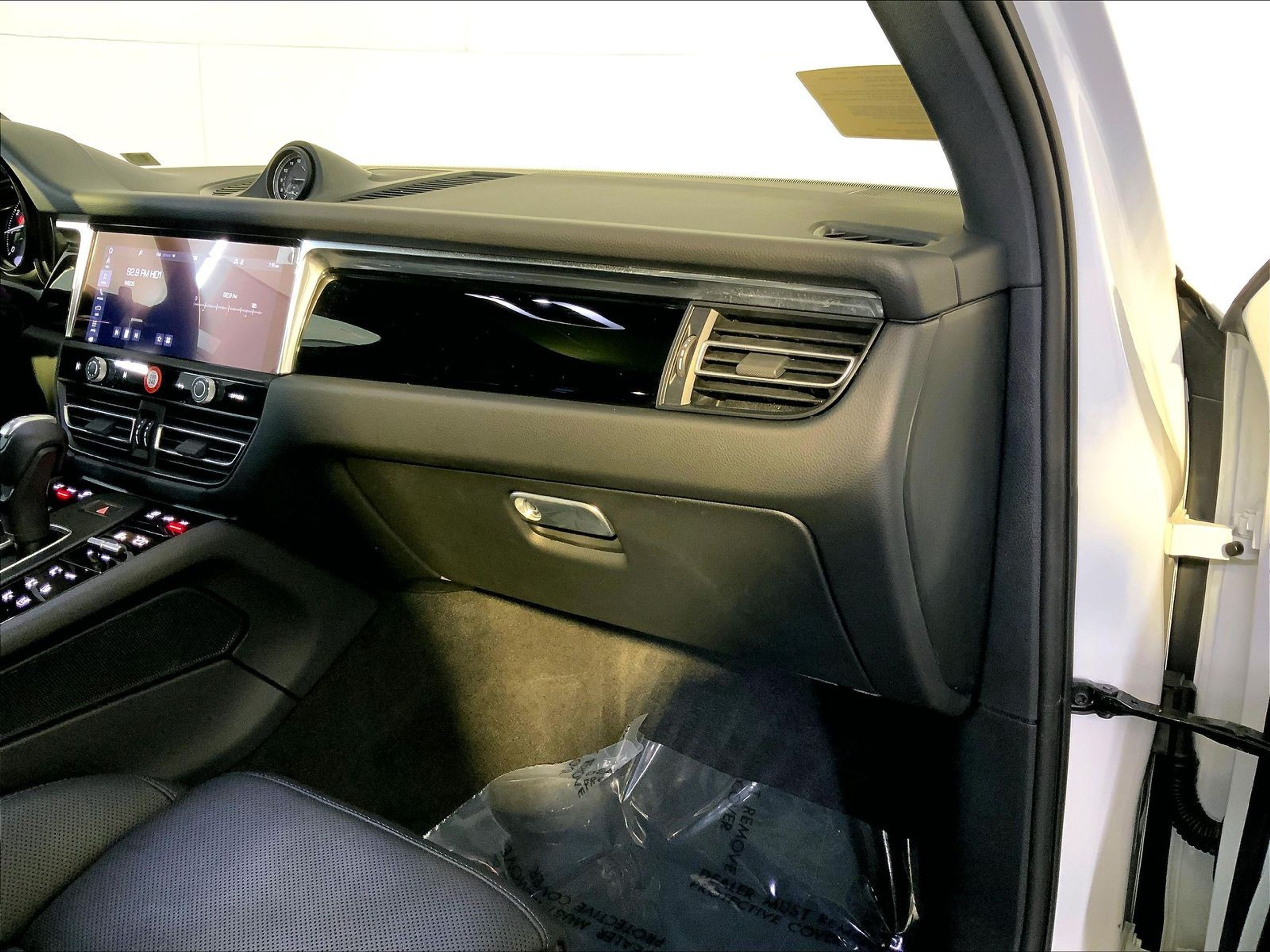 2025 Porsche Macan Base - Photo 22