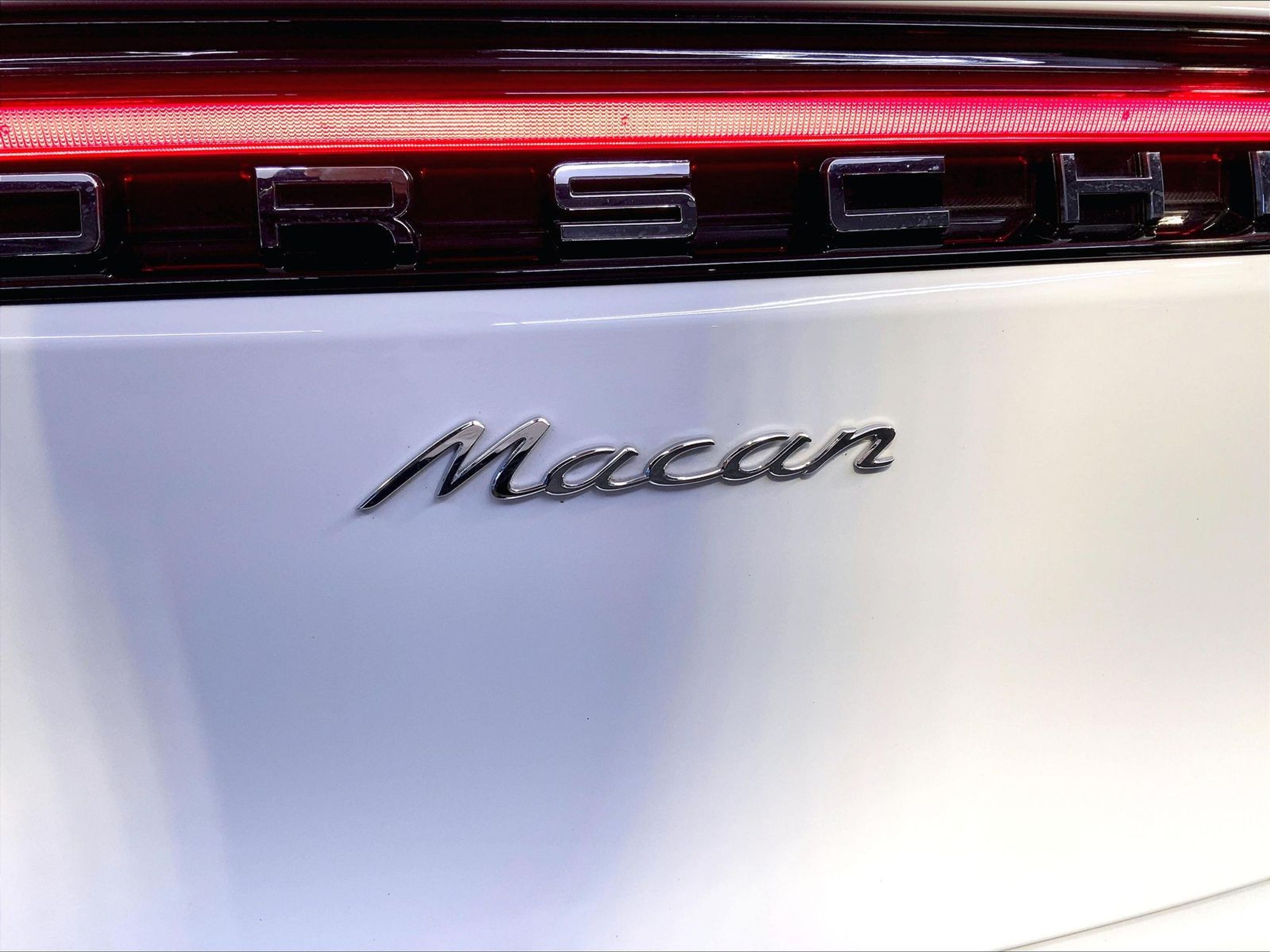2025 Porsche Macan Base - Photo 35