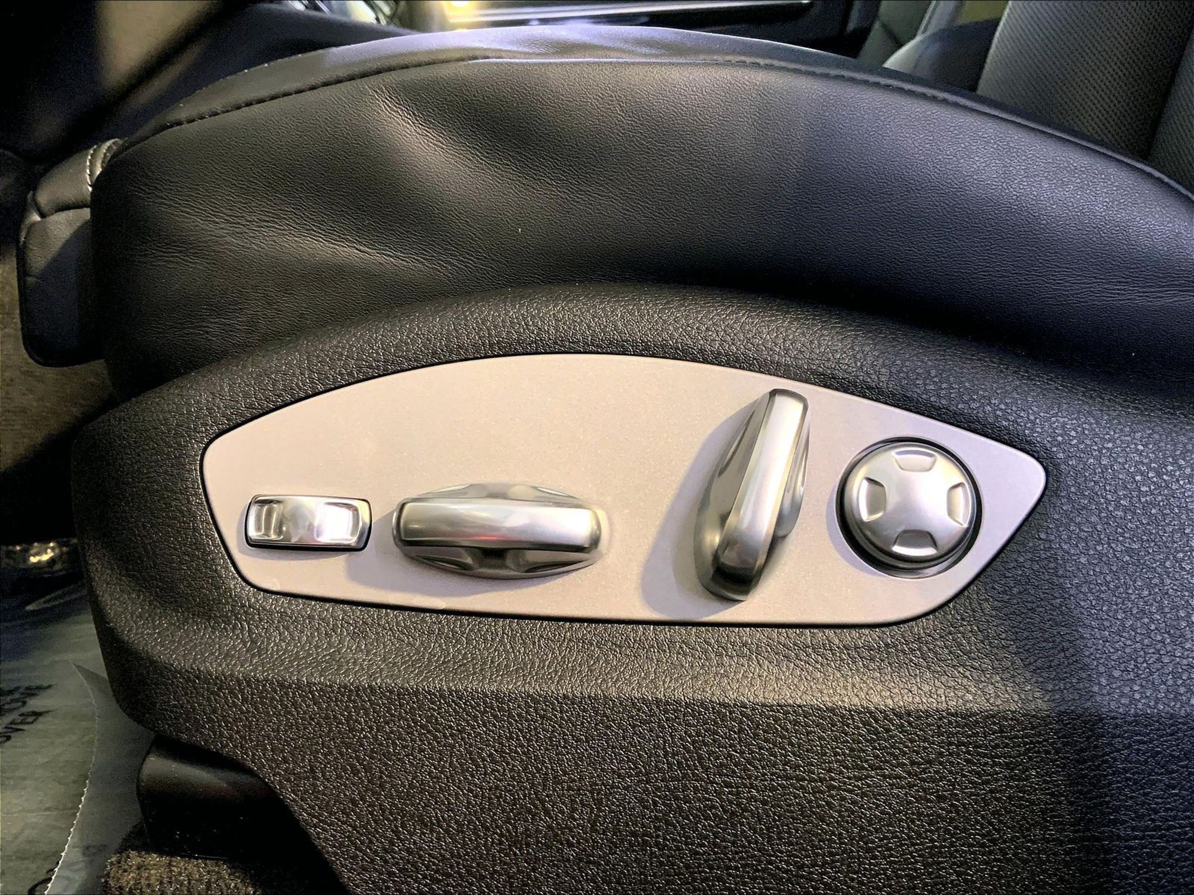 2025 Porsche Macan Base - Photo 39