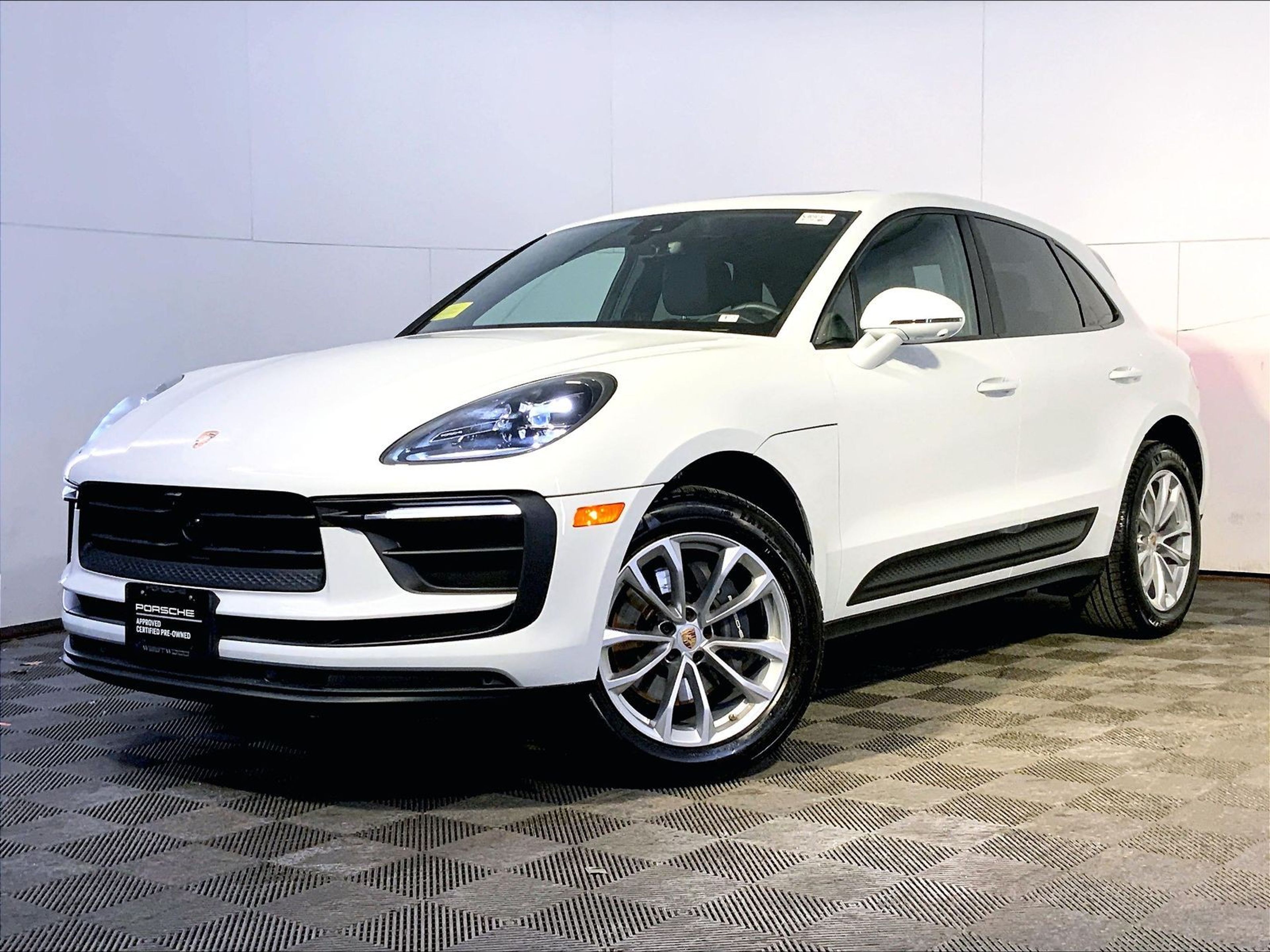 2025 Porsche Macan Base