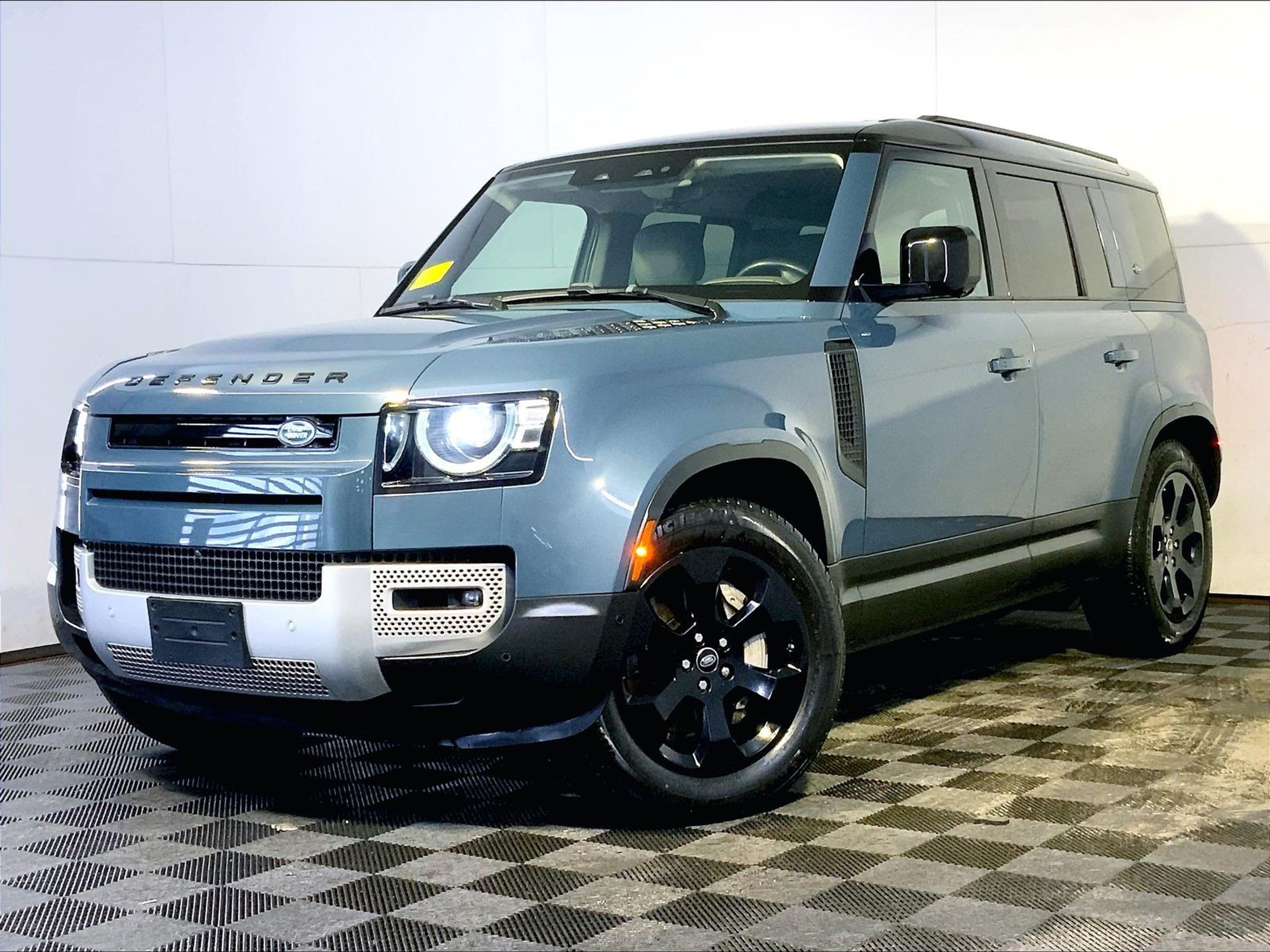 2020 Land Rover Defender SE