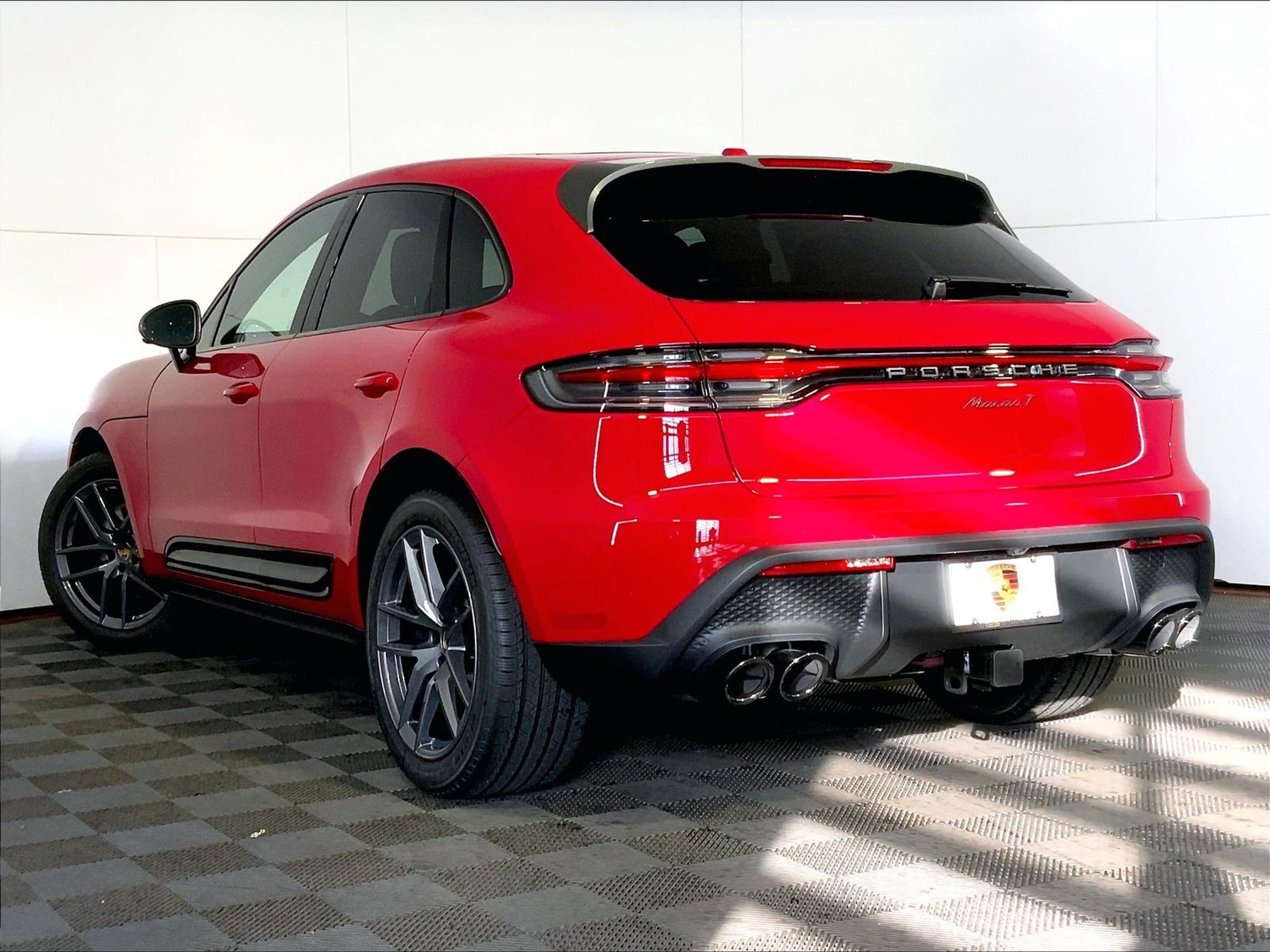 2025 Porsche Macan T - Photo 3