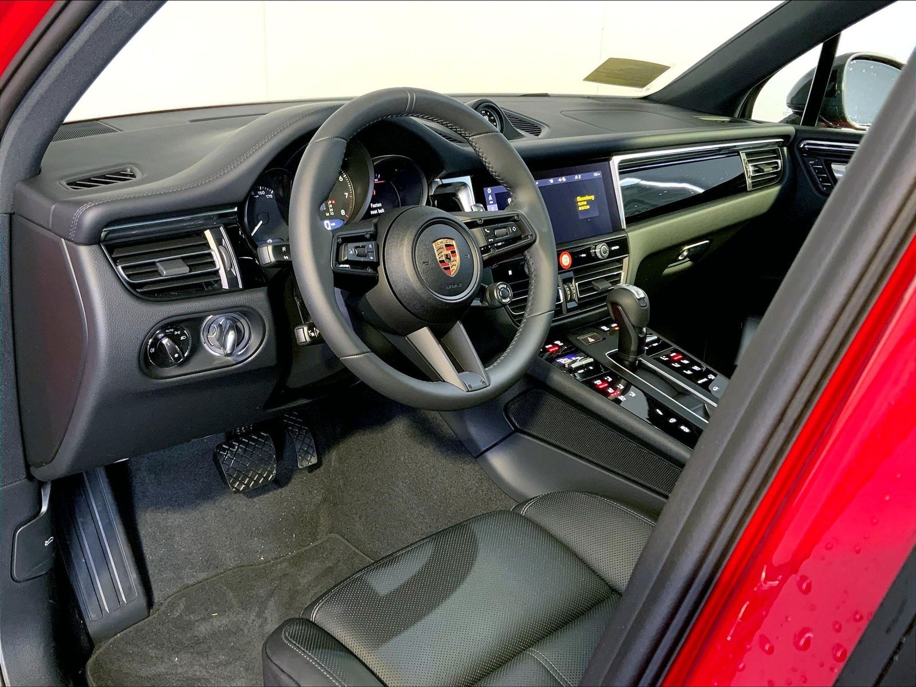 2025 Porsche Macan T - Photo 4