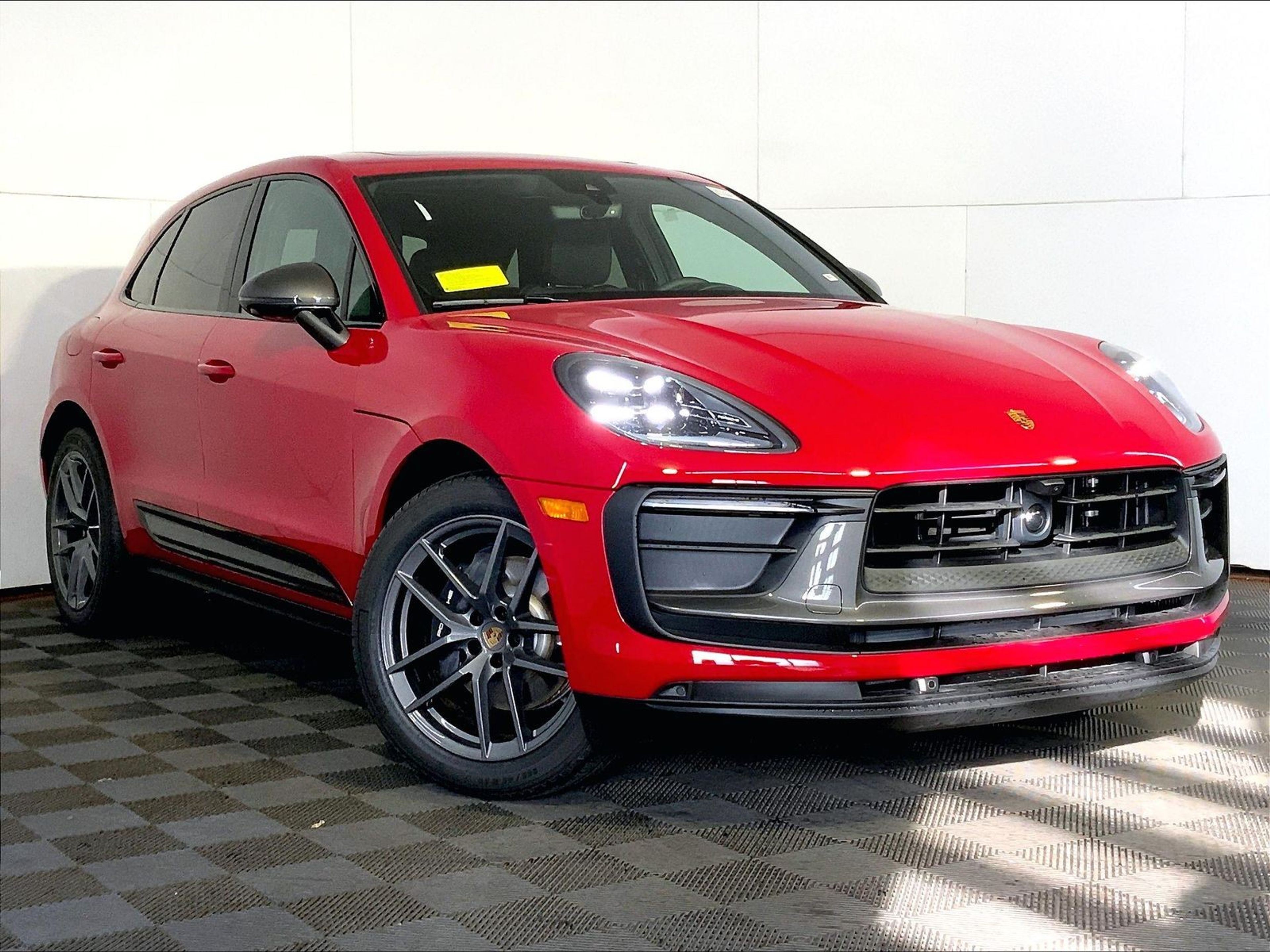 2025 Porsche Macan T - Photo 9
