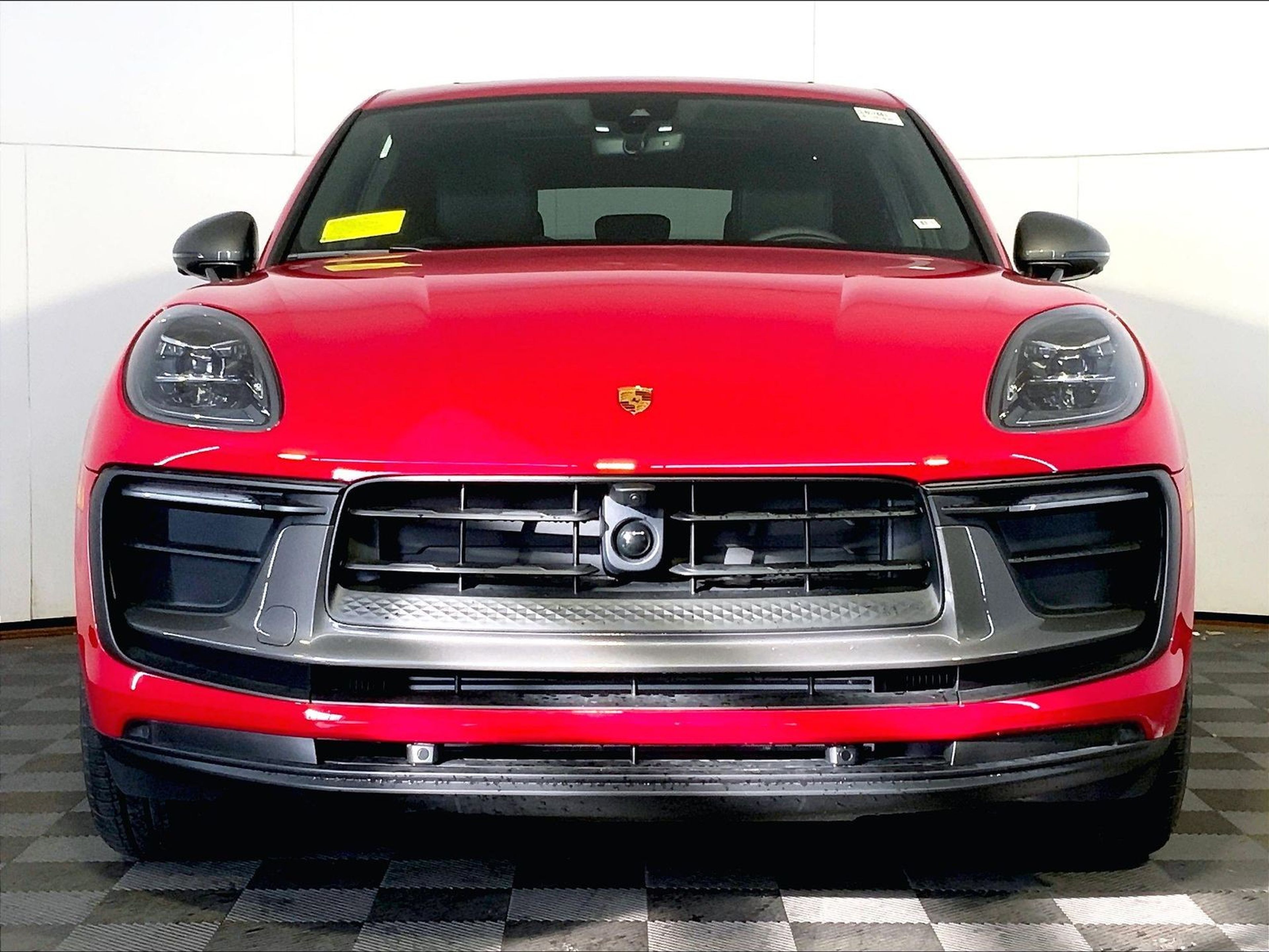 2025 Porsche Macan T - Photo 10