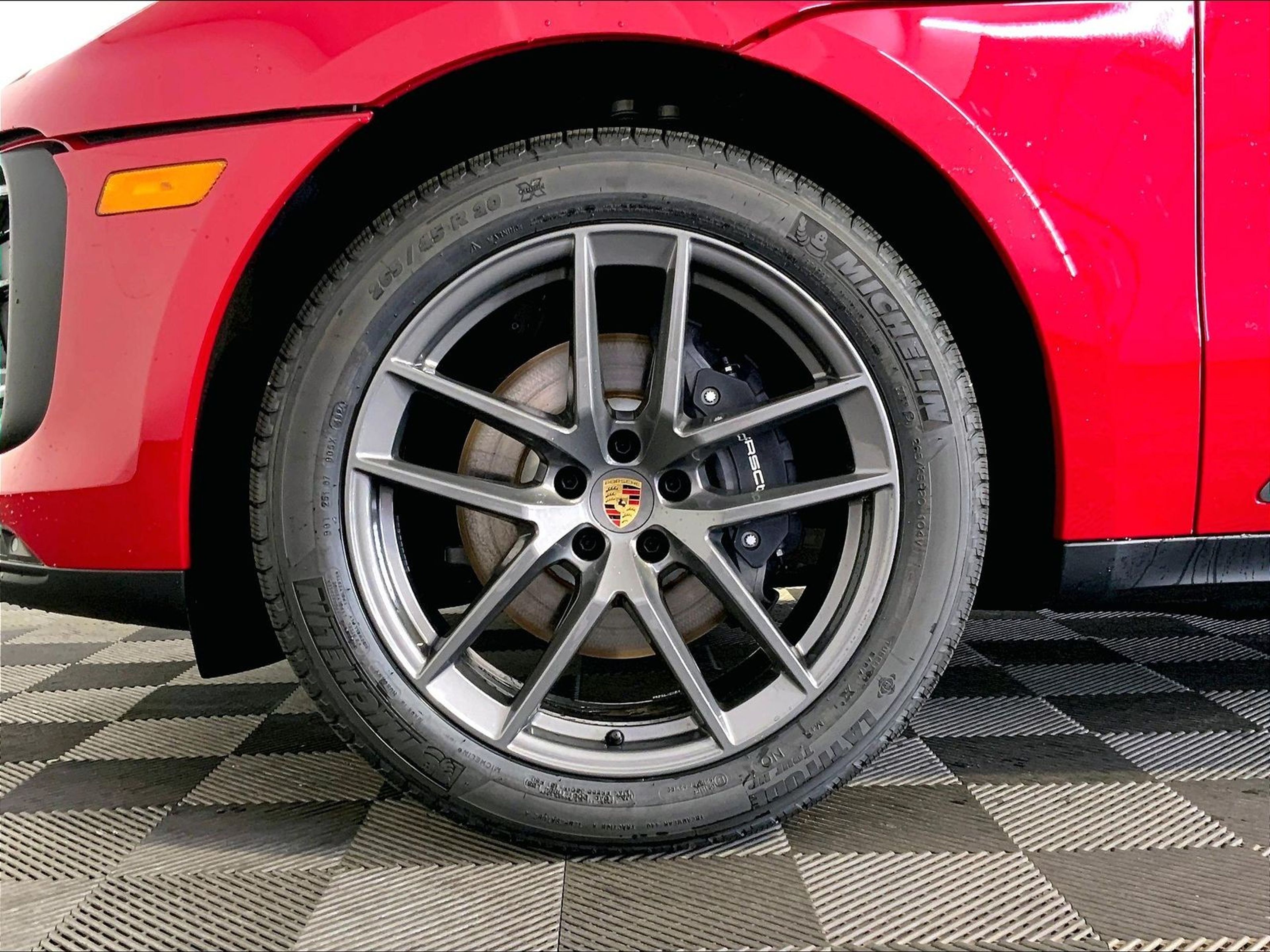 2025 Porsche Macan T - Photo 11