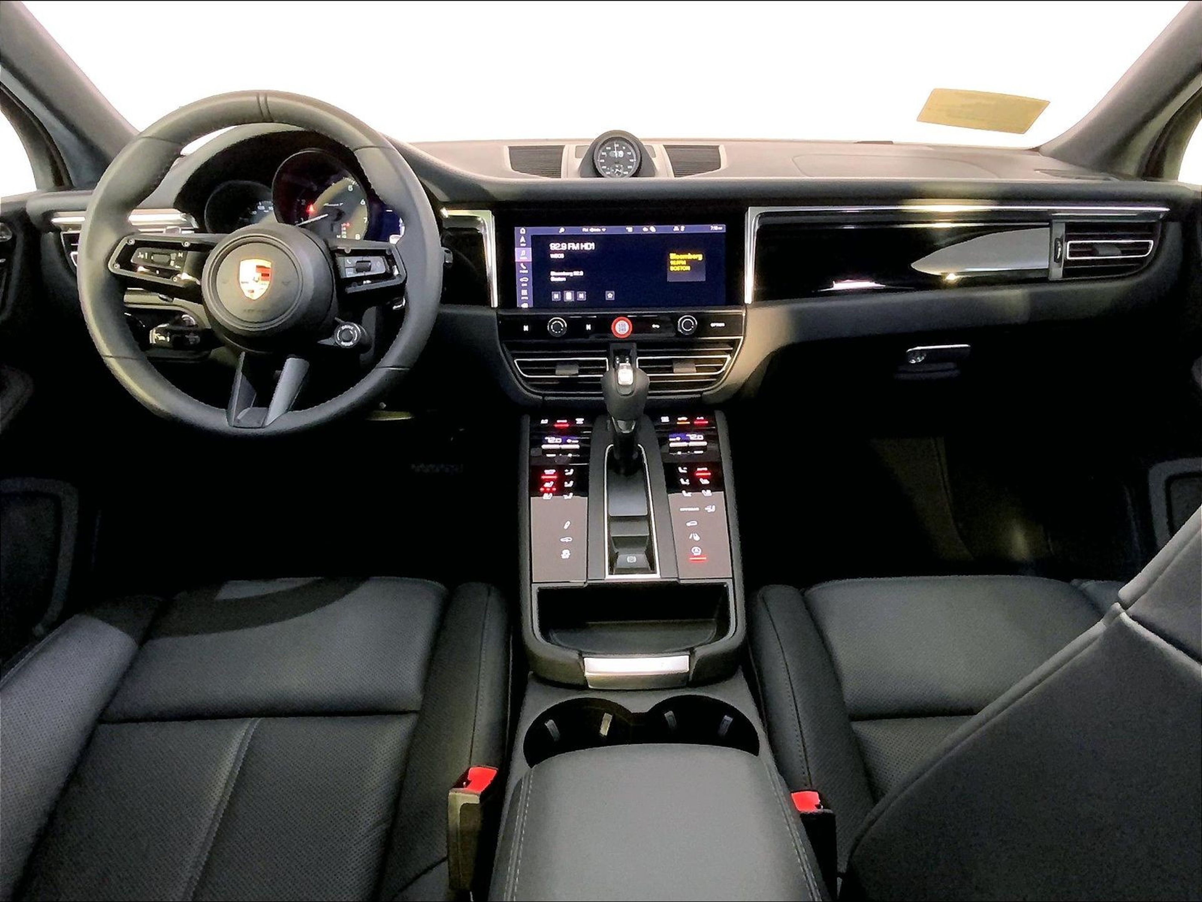 2025 Porsche Macan T - Photo 14