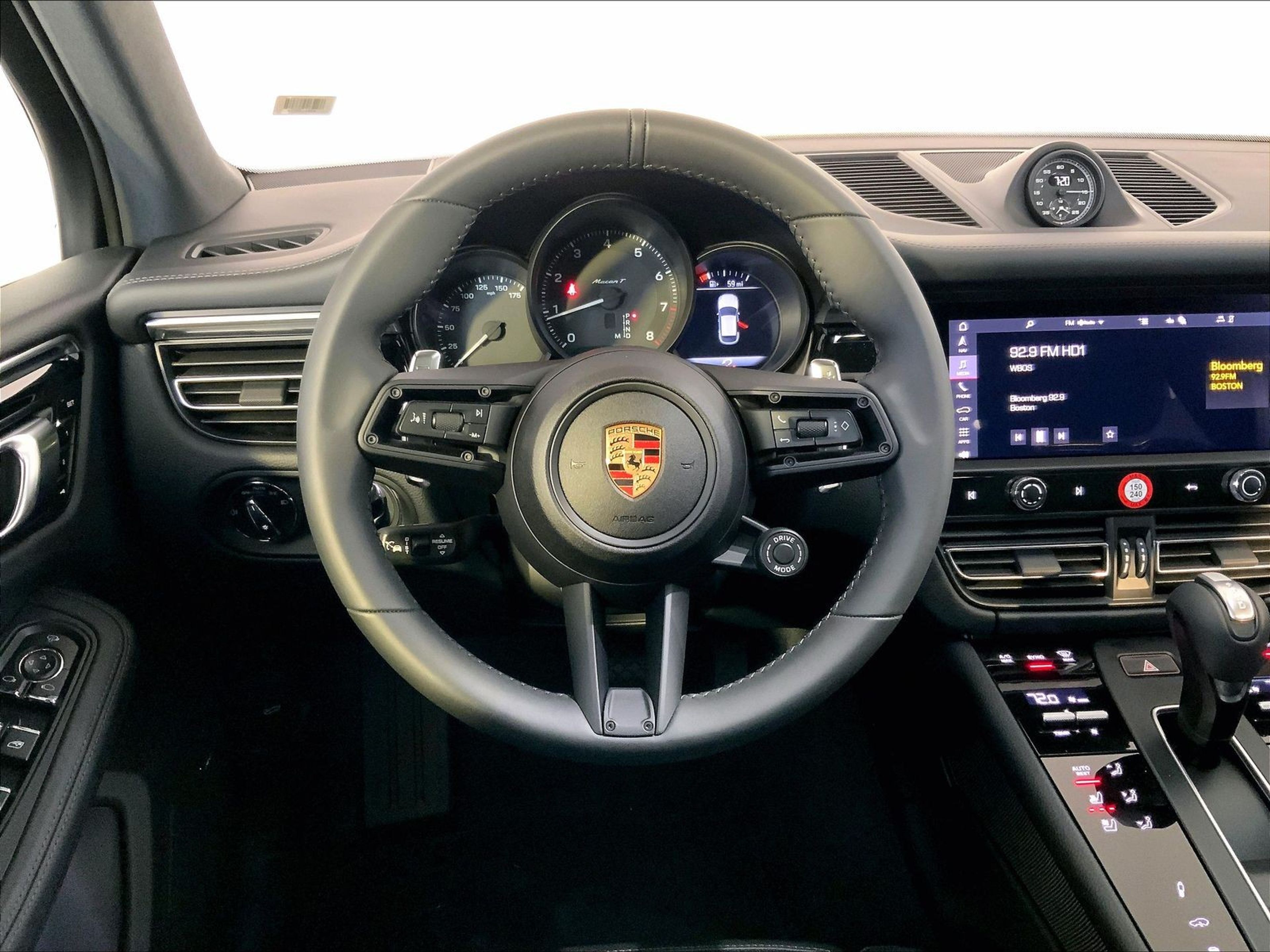 2025 Porsche Macan T - Photo 15