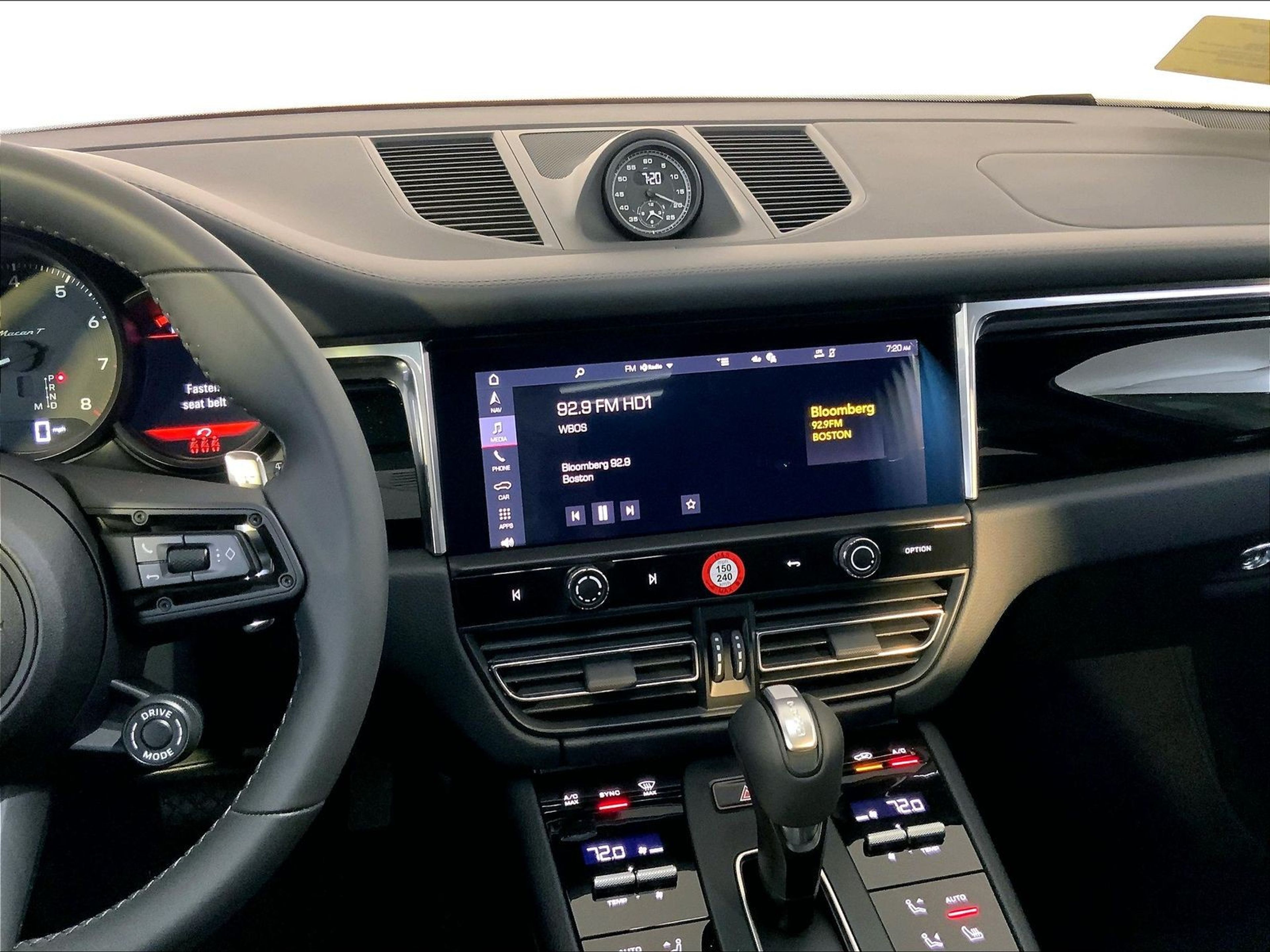 2025 Porsche Macan T - Photo 16