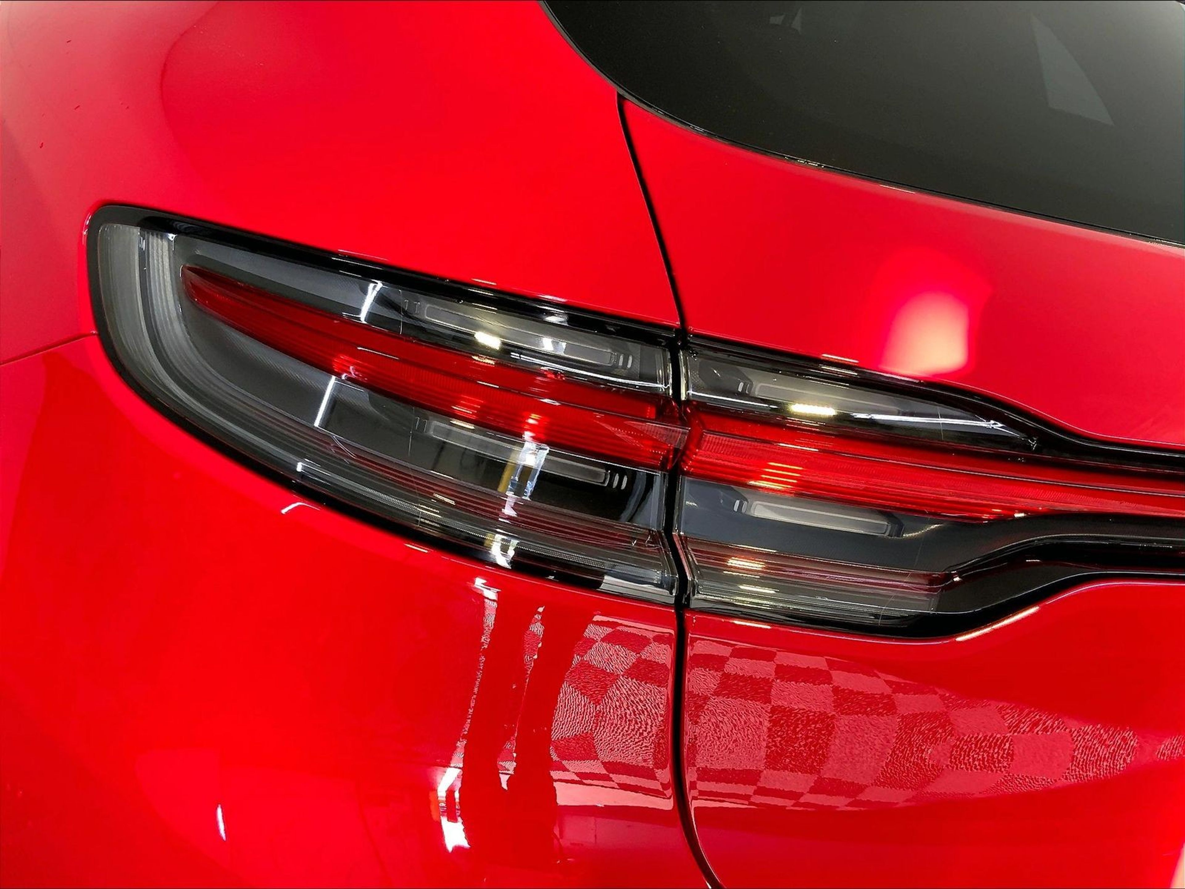 2025 Porsche Macan T - Photo 18