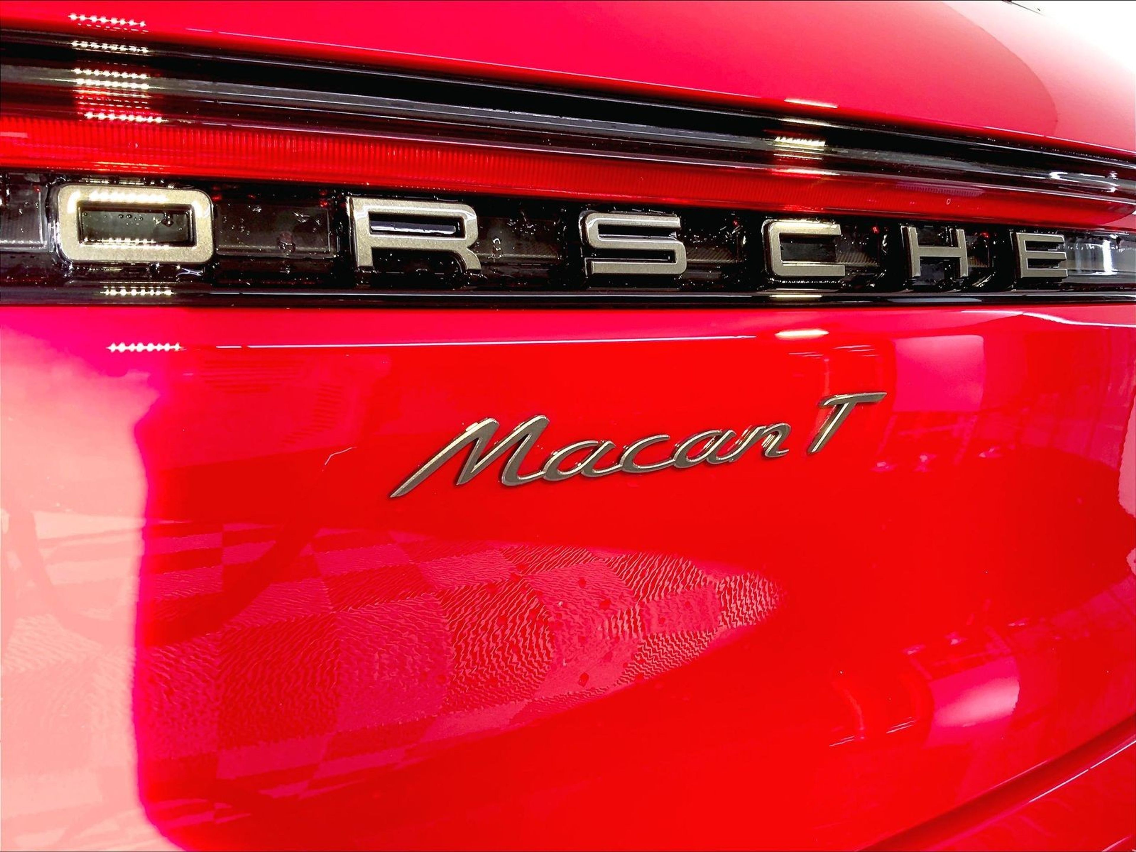 2025 Porsche Macan T - Photo 19