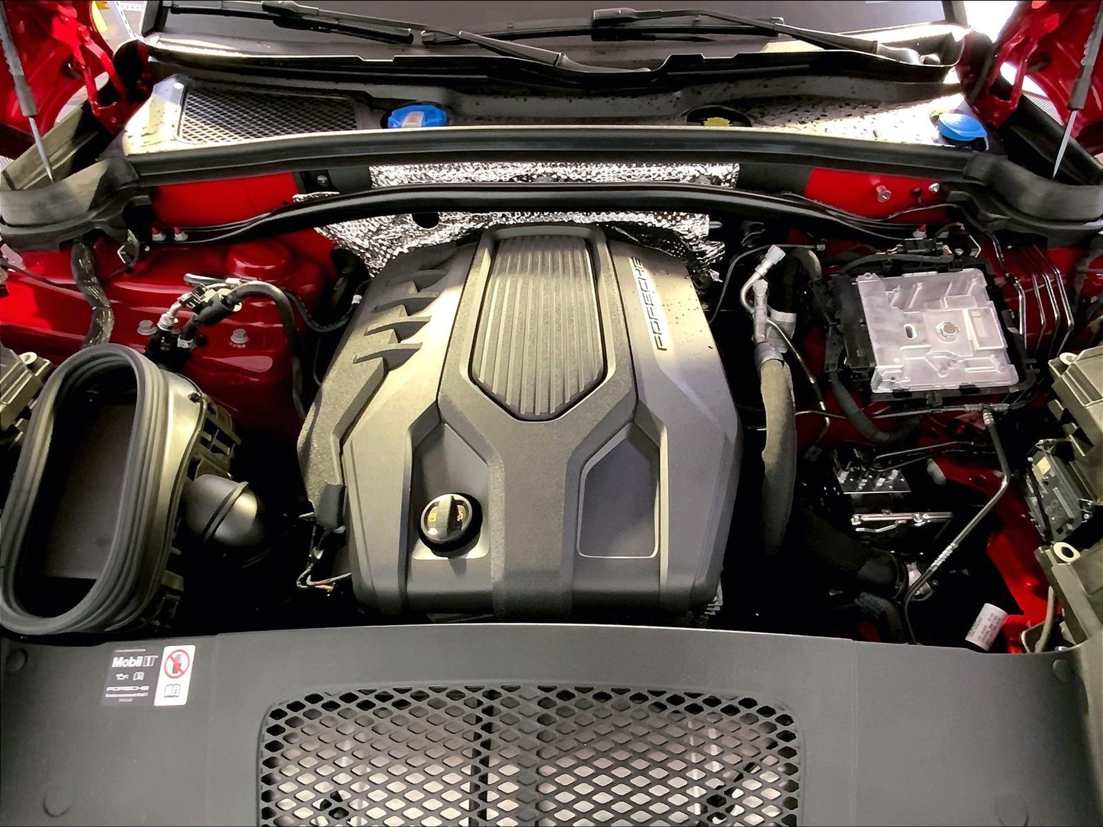 2025 Porsche Macan T - Photo 21