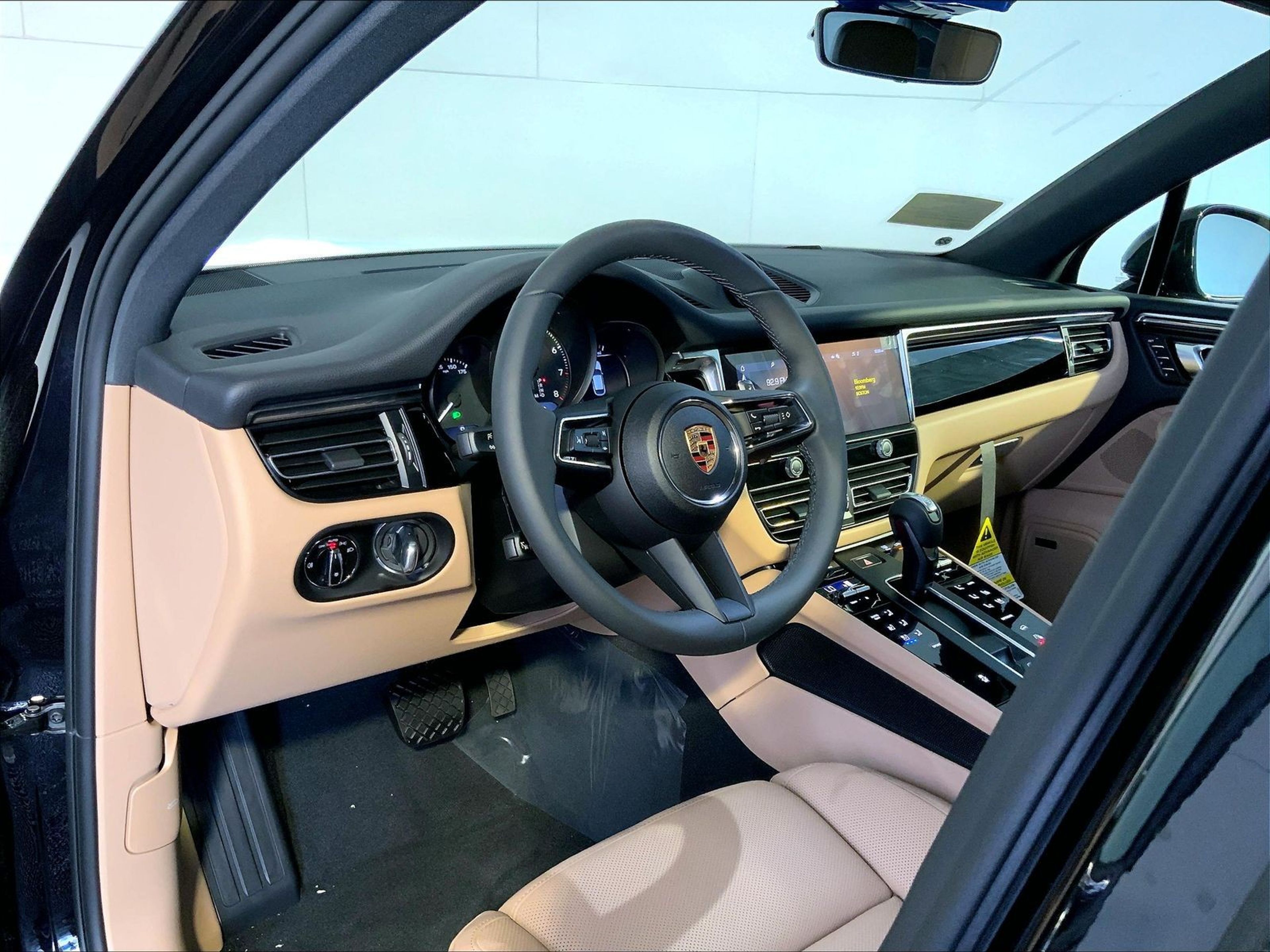 2025 Porsche Macan - Photo 4