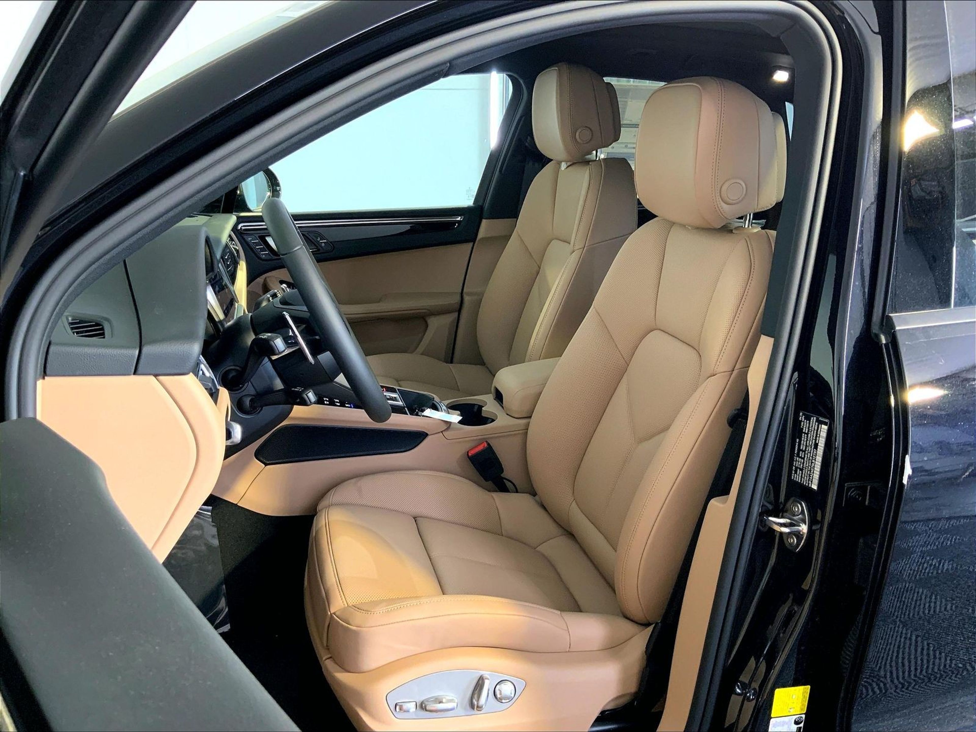 2025 Porsche Macan - Photo 5