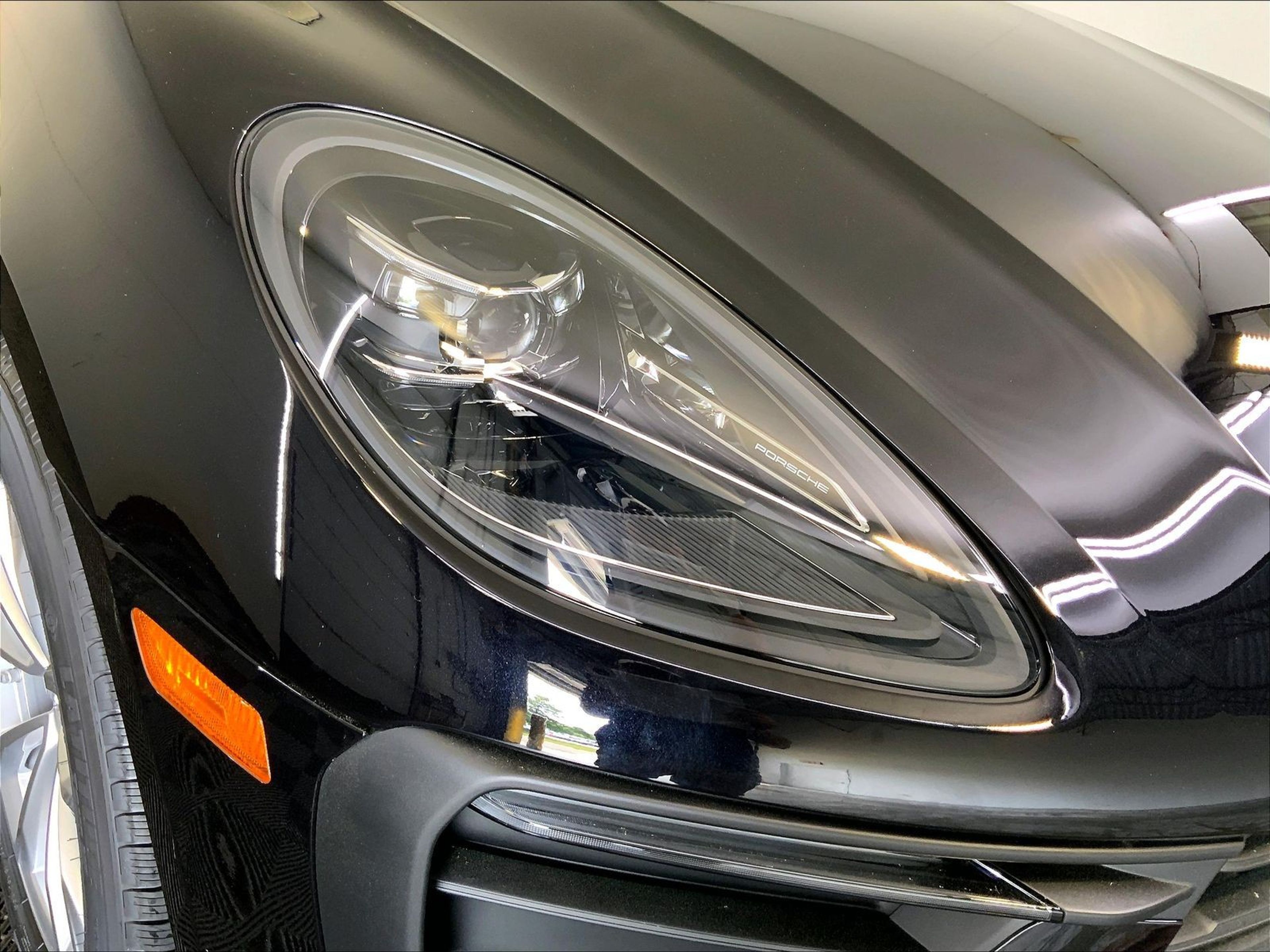 2025 Porsche Macan - Photo 12