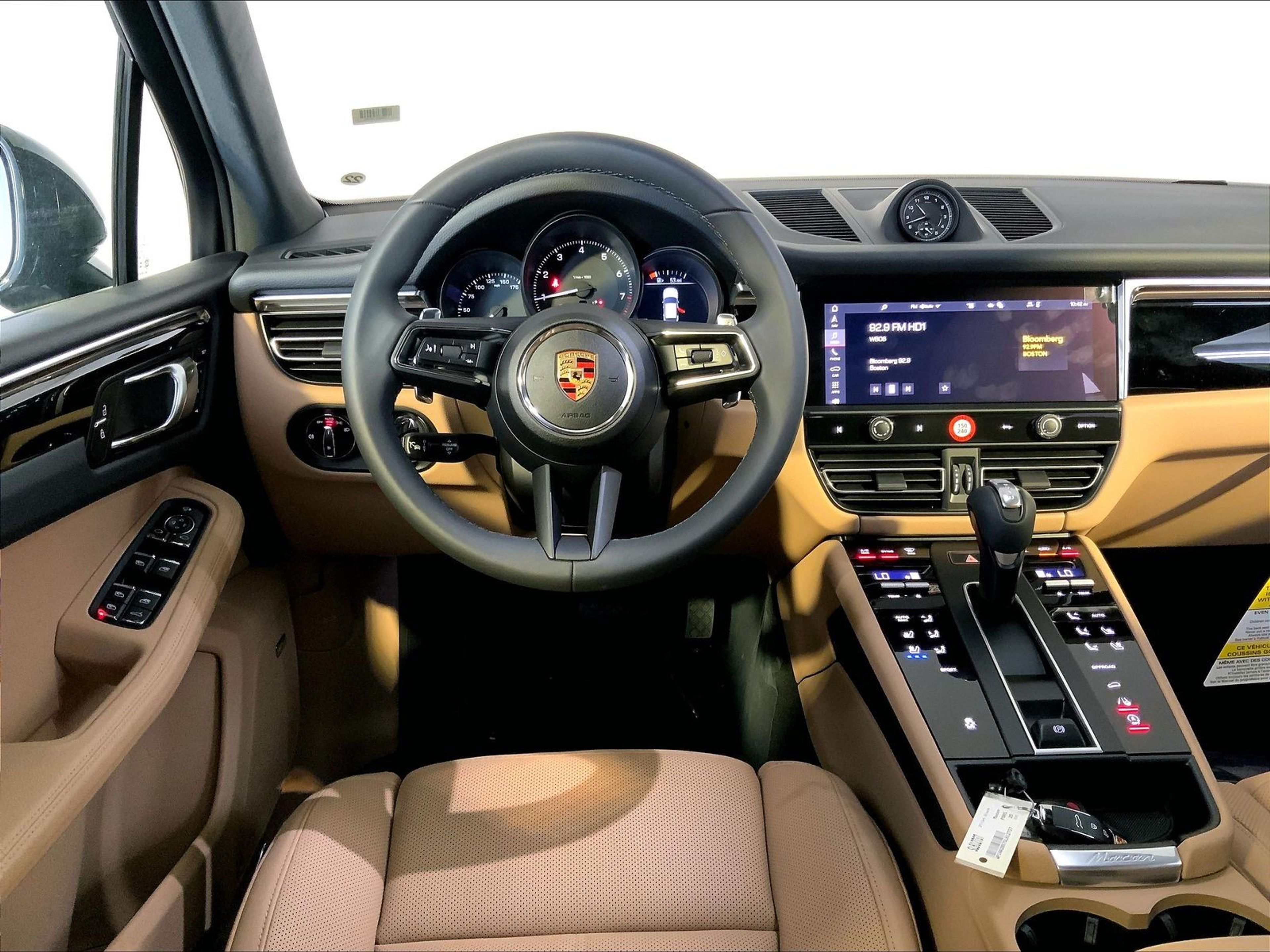 2025 Porsche Macan - Photo 13