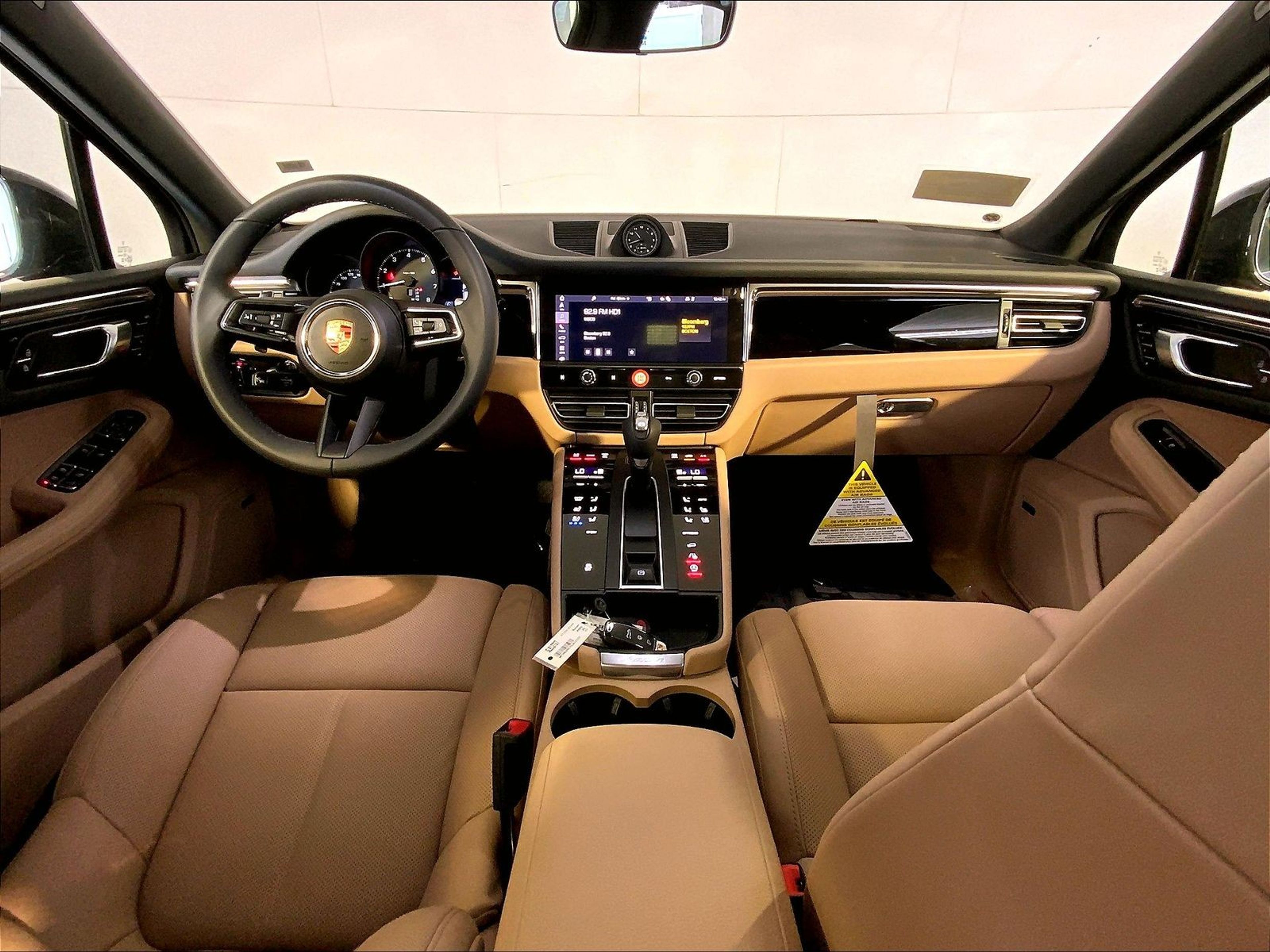 2025 Porsche Macan - Photo 14