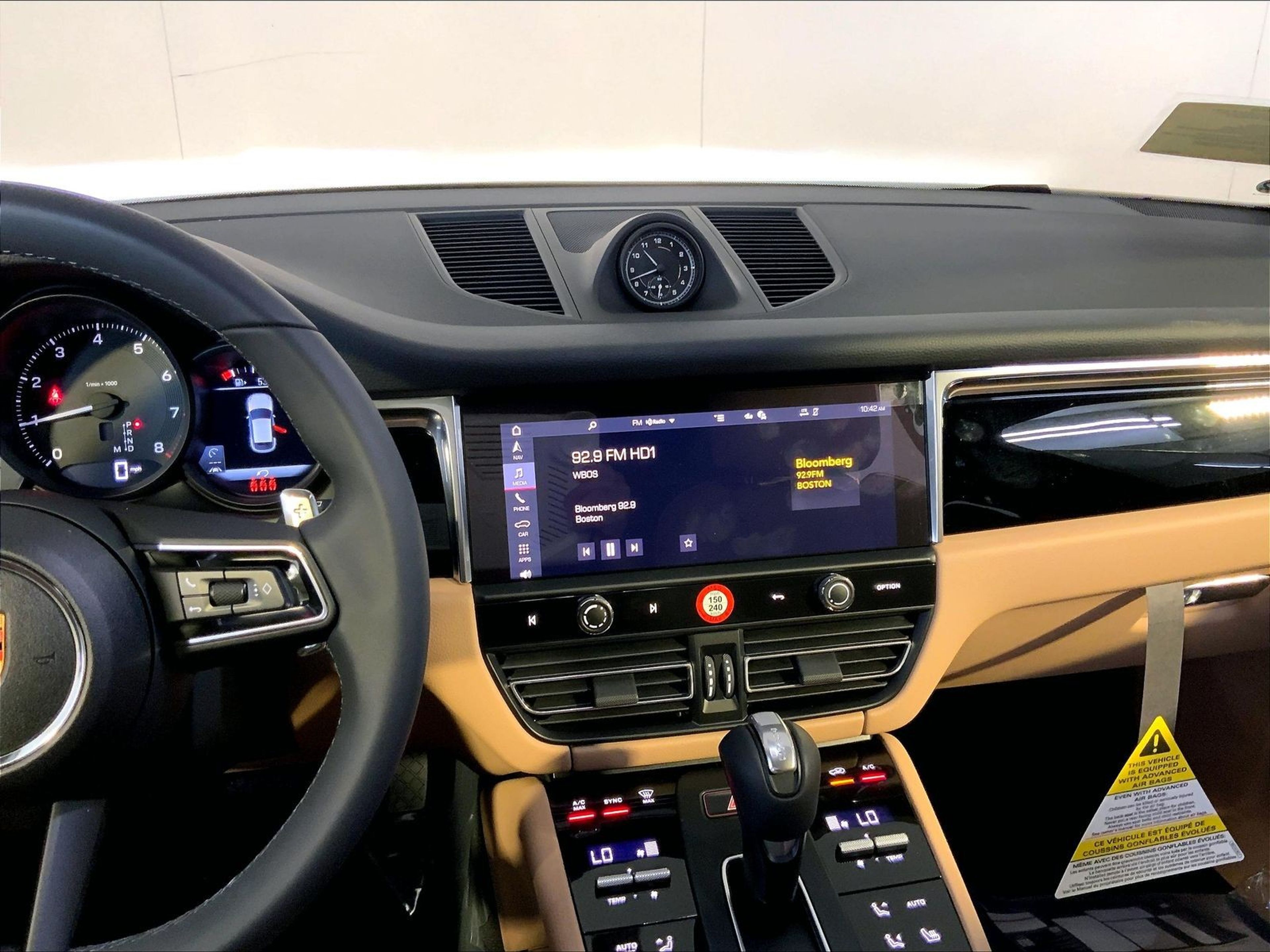 2025 Porsche Macan - Photo 16