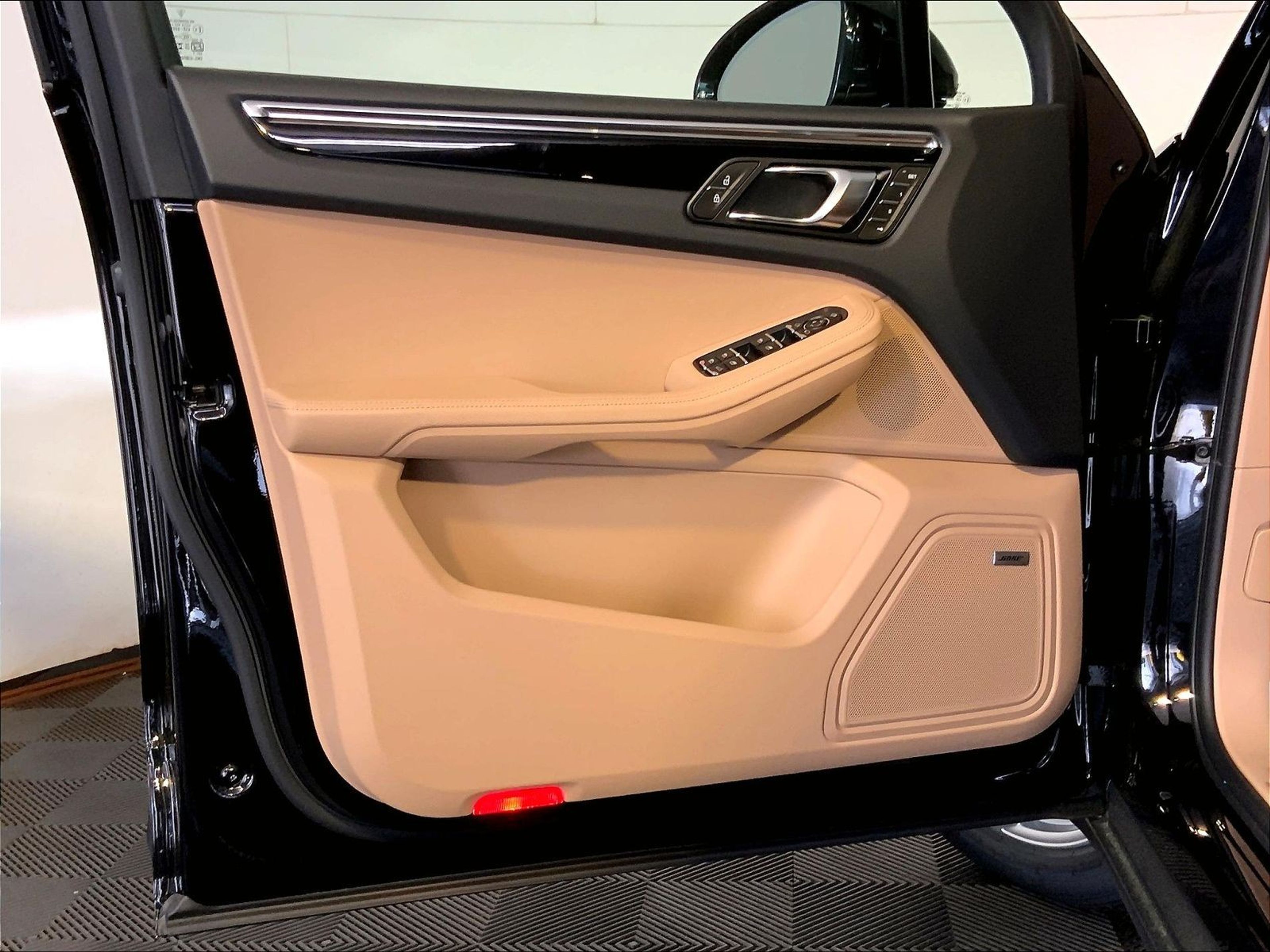 2025 Porsche Macan - Photo 20