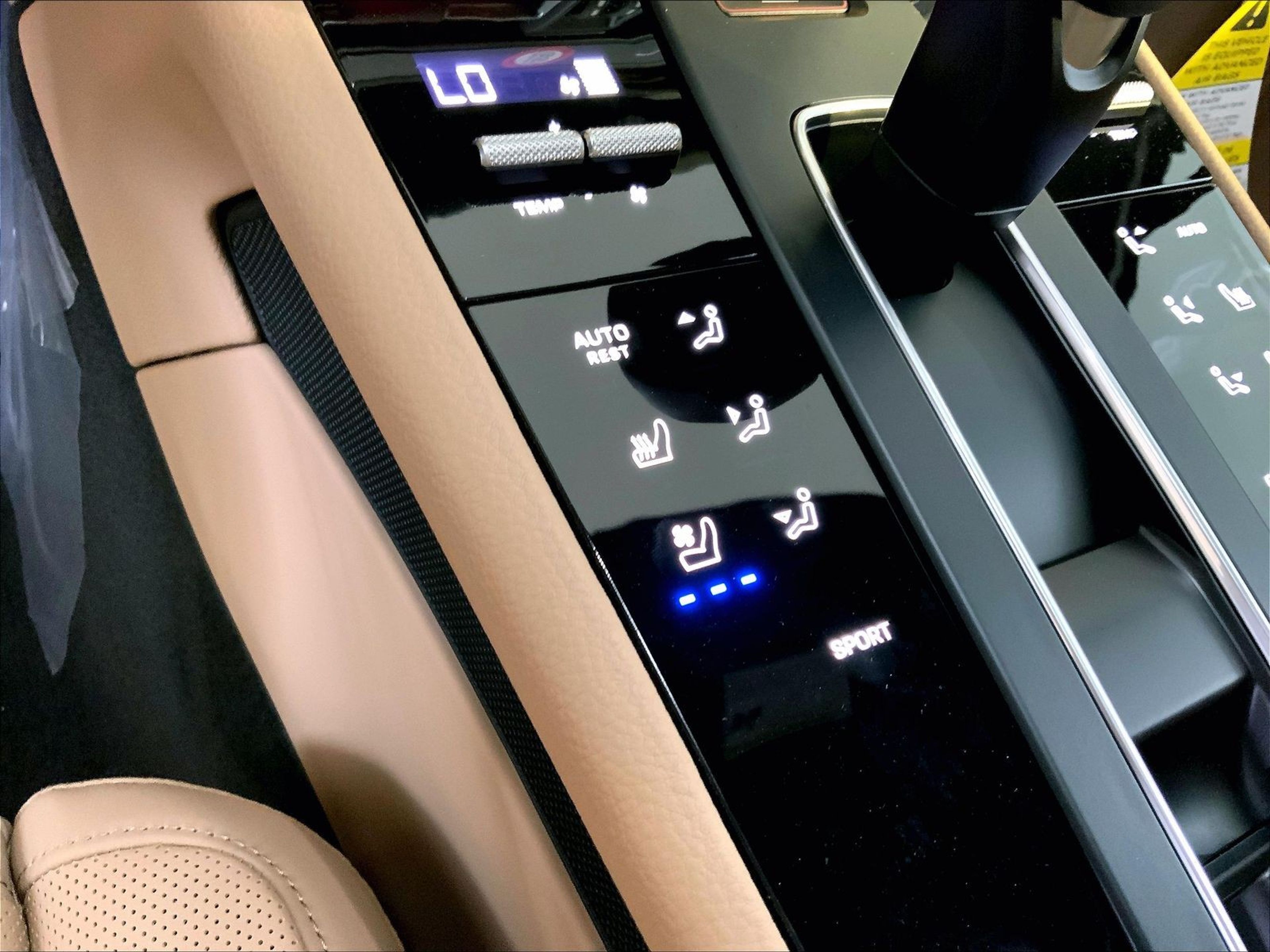 2025 Porsche Macan - Photo 25