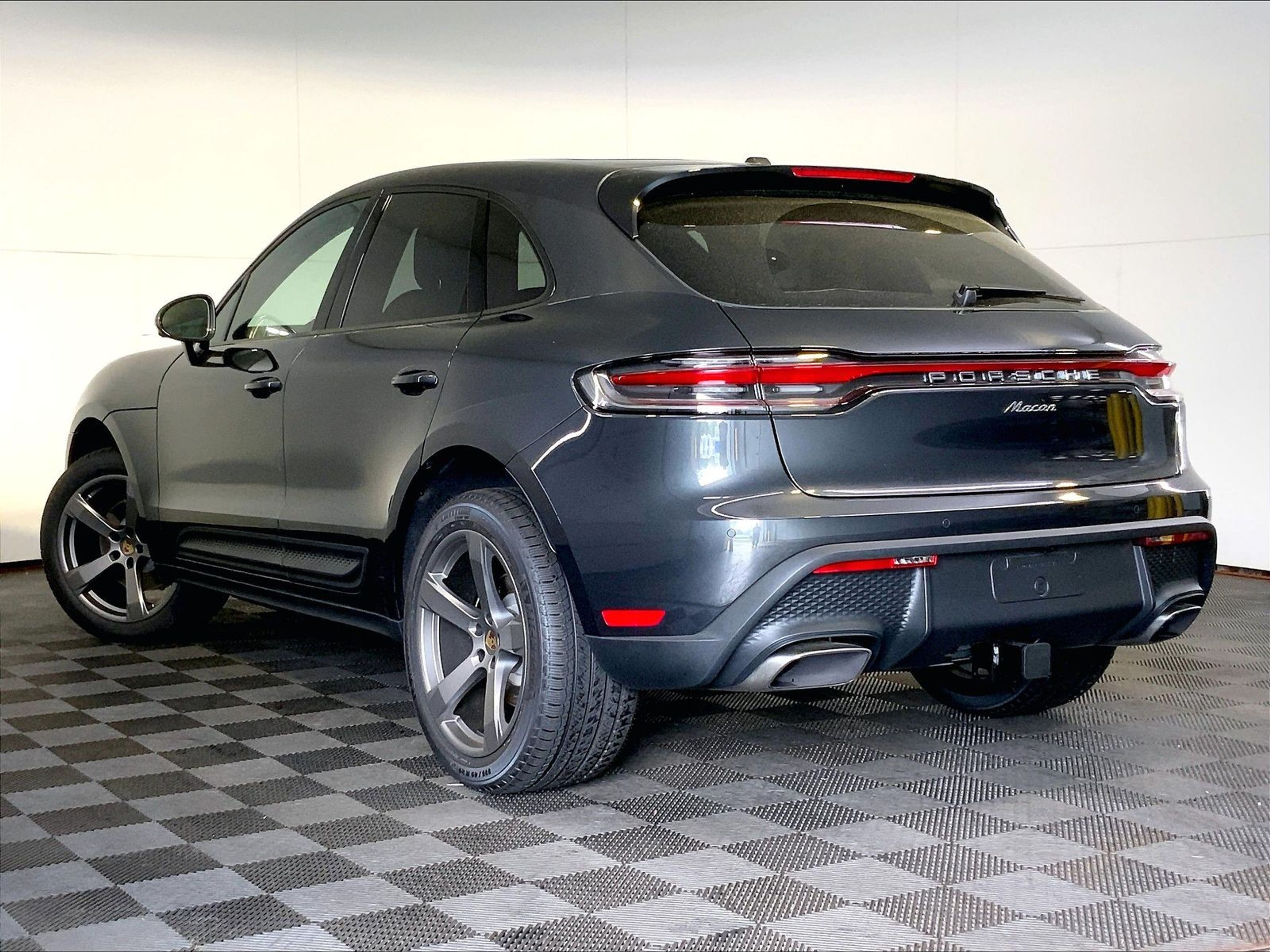 2025 Porsche Macan - Photo 3
