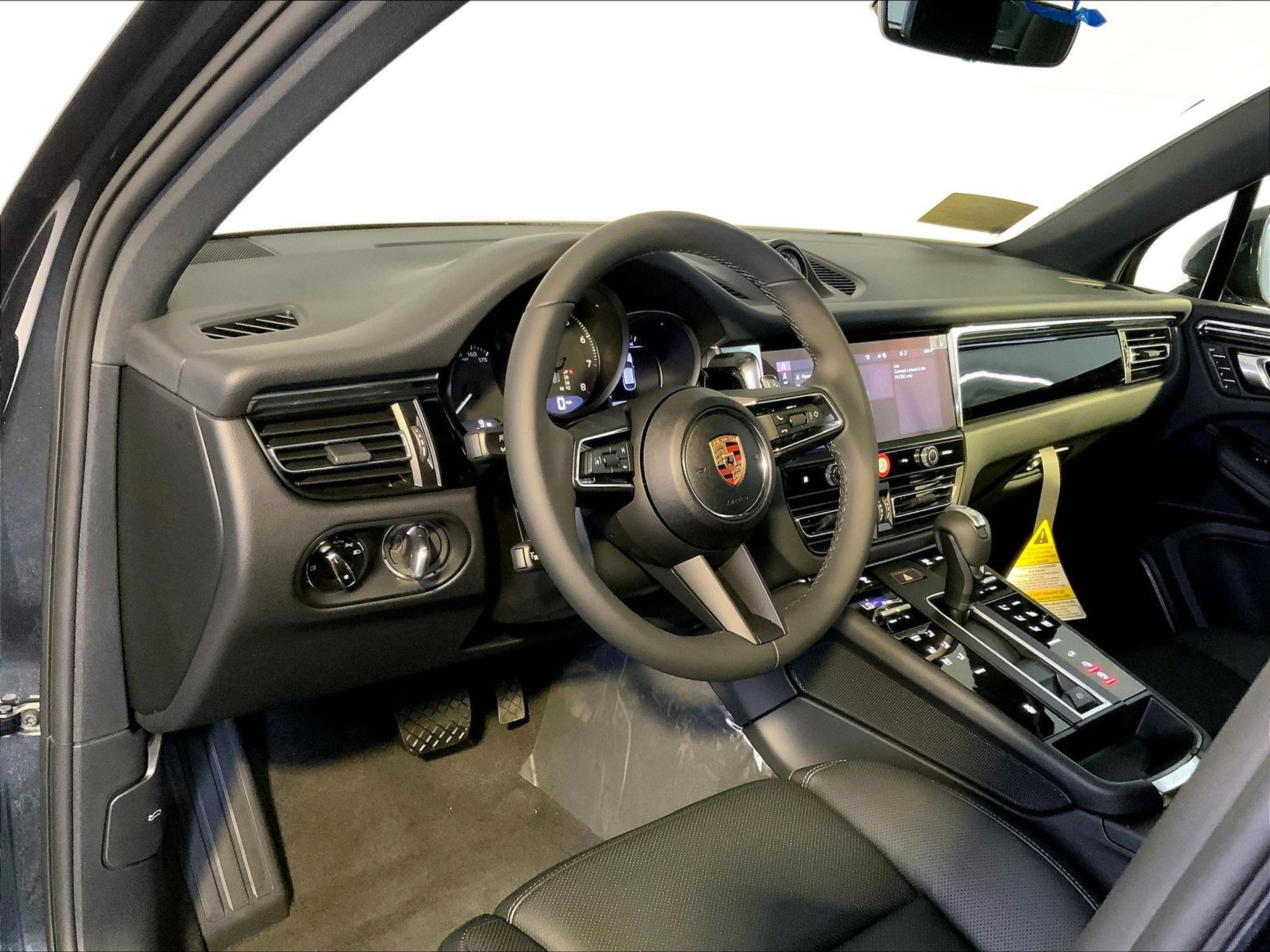 2025 Porsche Macan - Photo 4