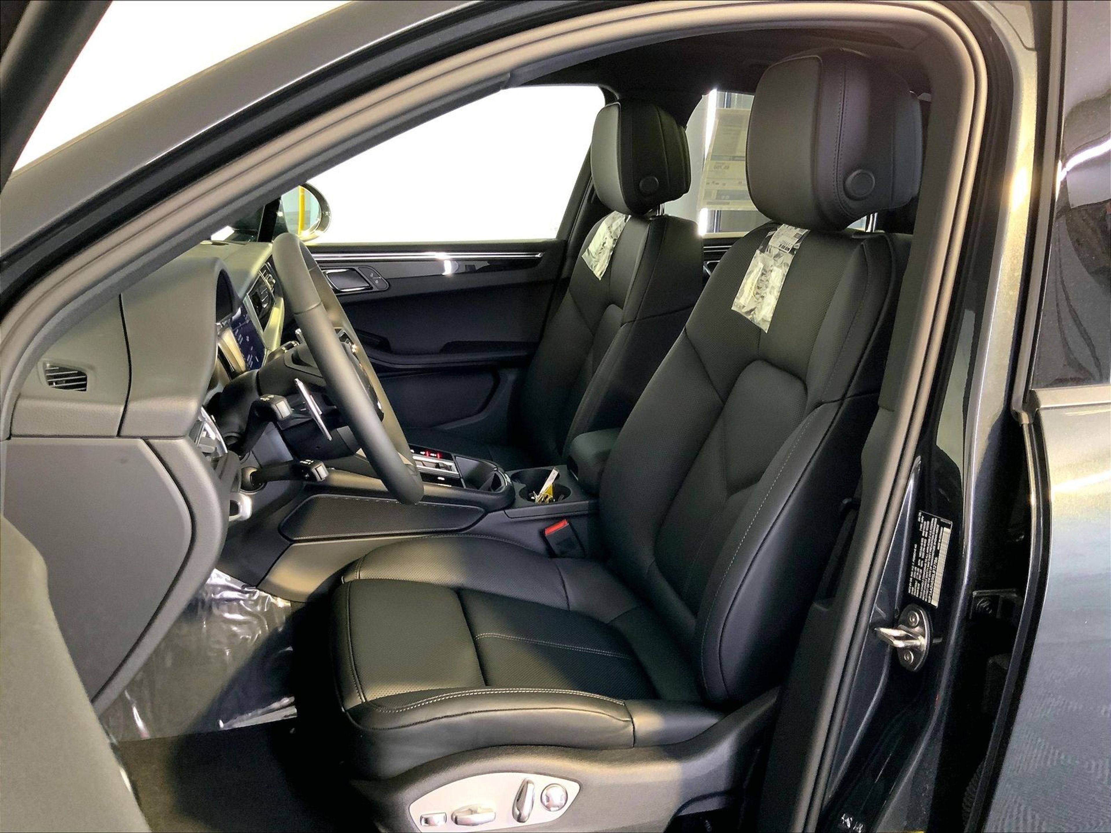 2025 Porsche Macan - Photo 5