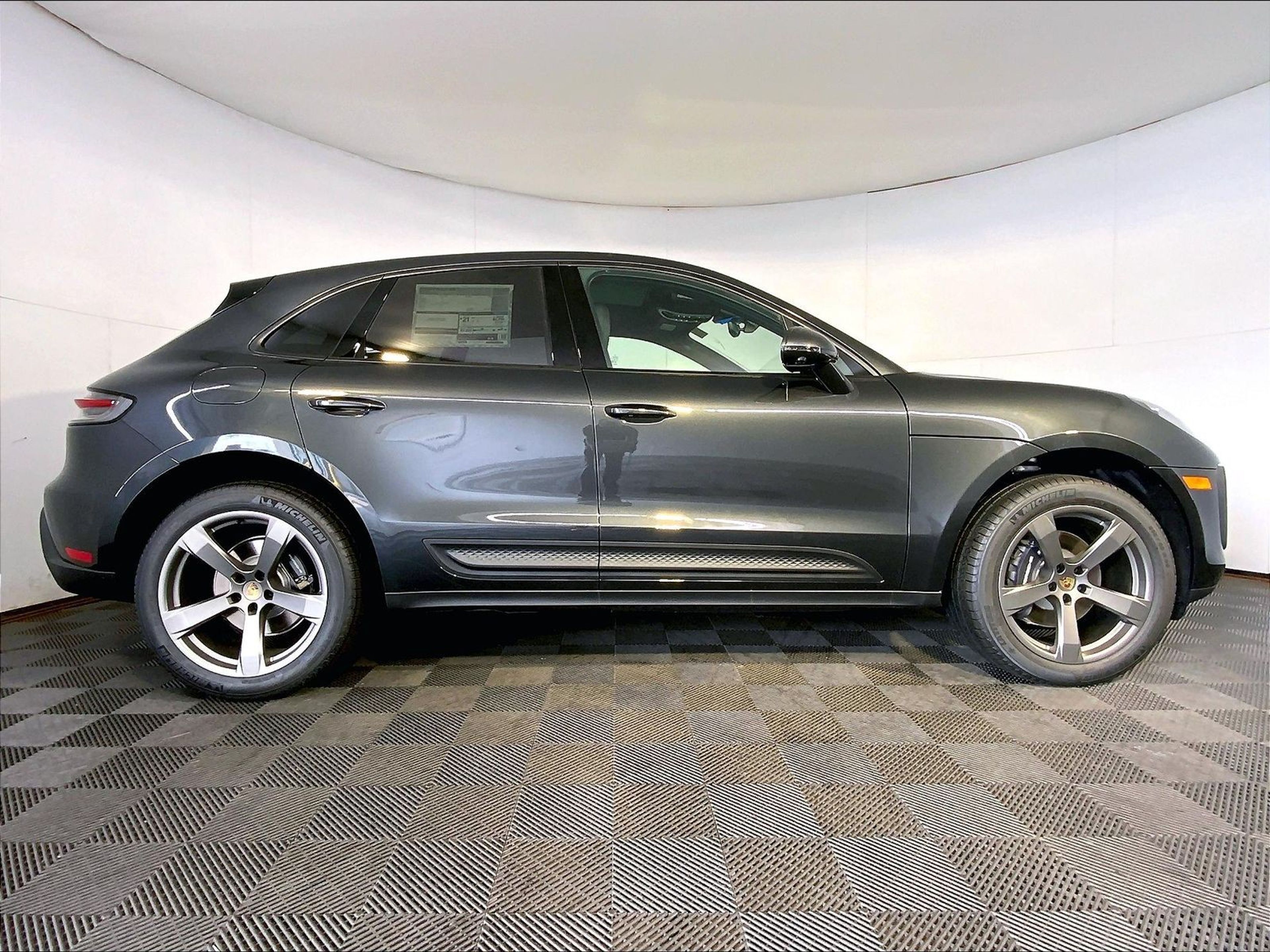 2025 Porsche Macan - Photo 8