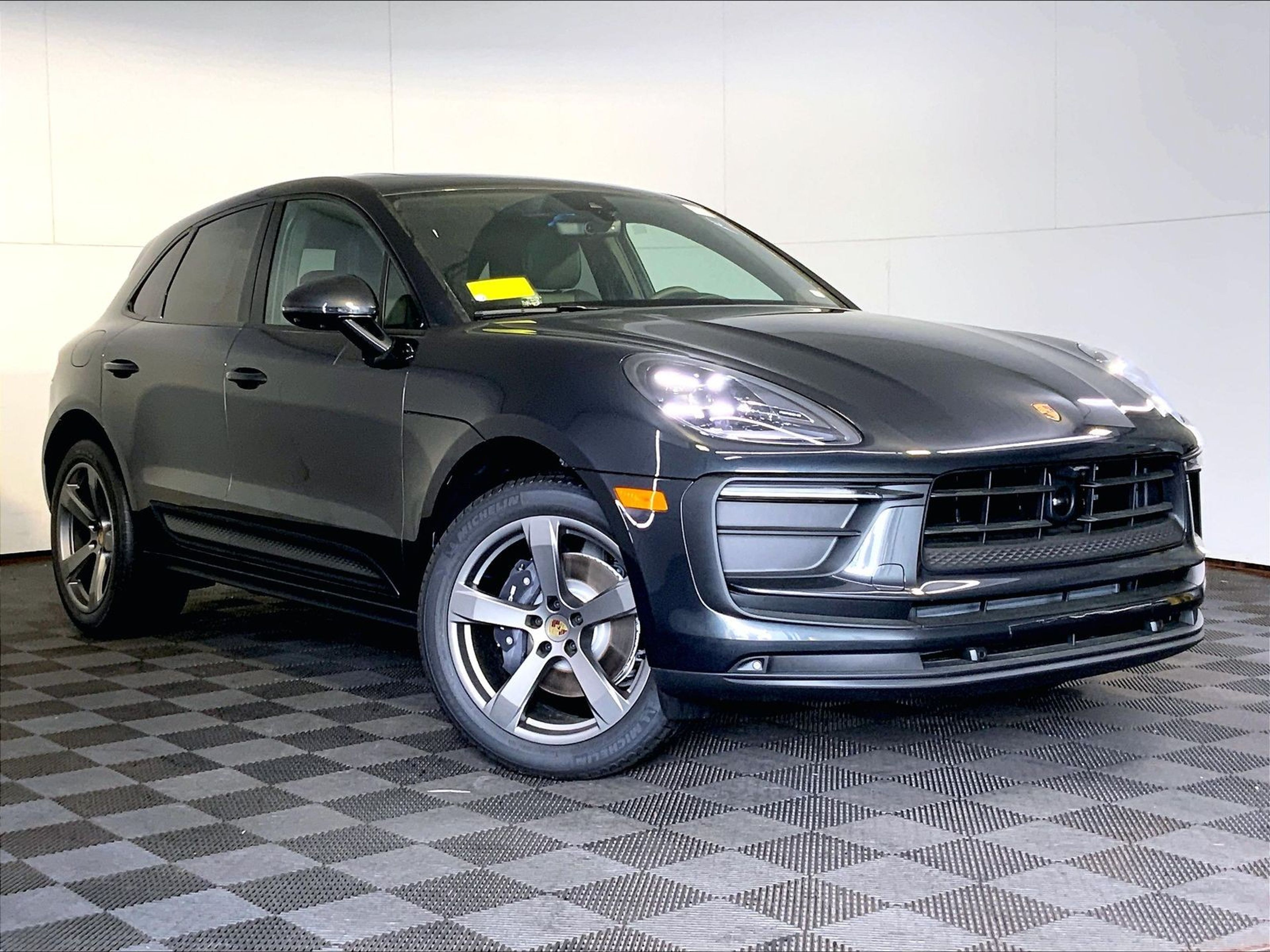 2025 Porsche Macan - Photo 9