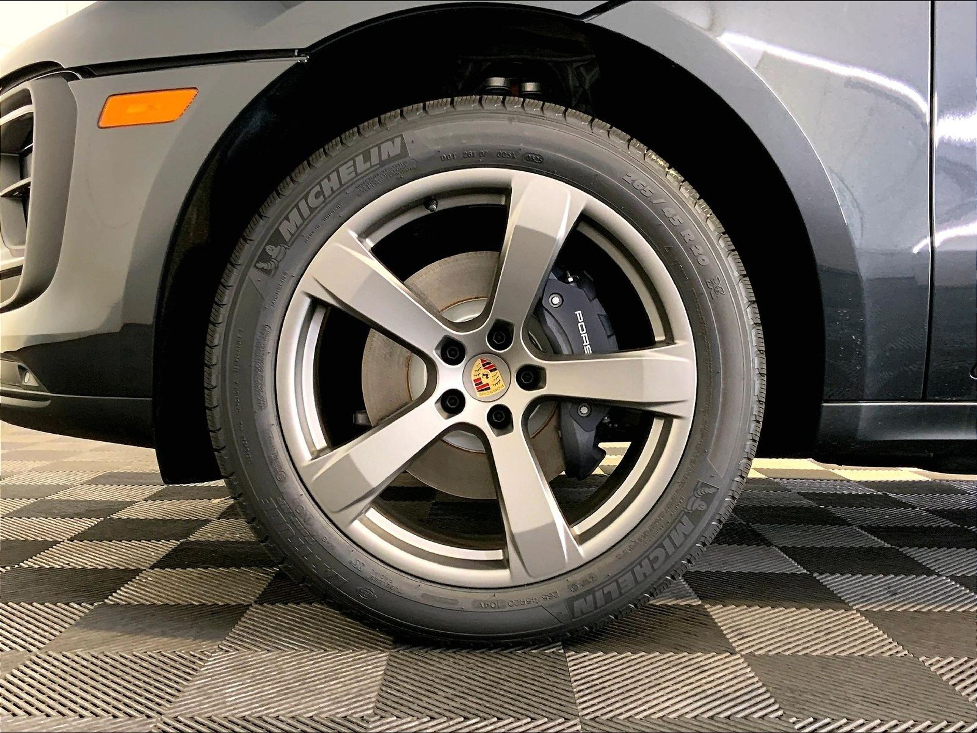 2025 Porsche Macan - Photo 11