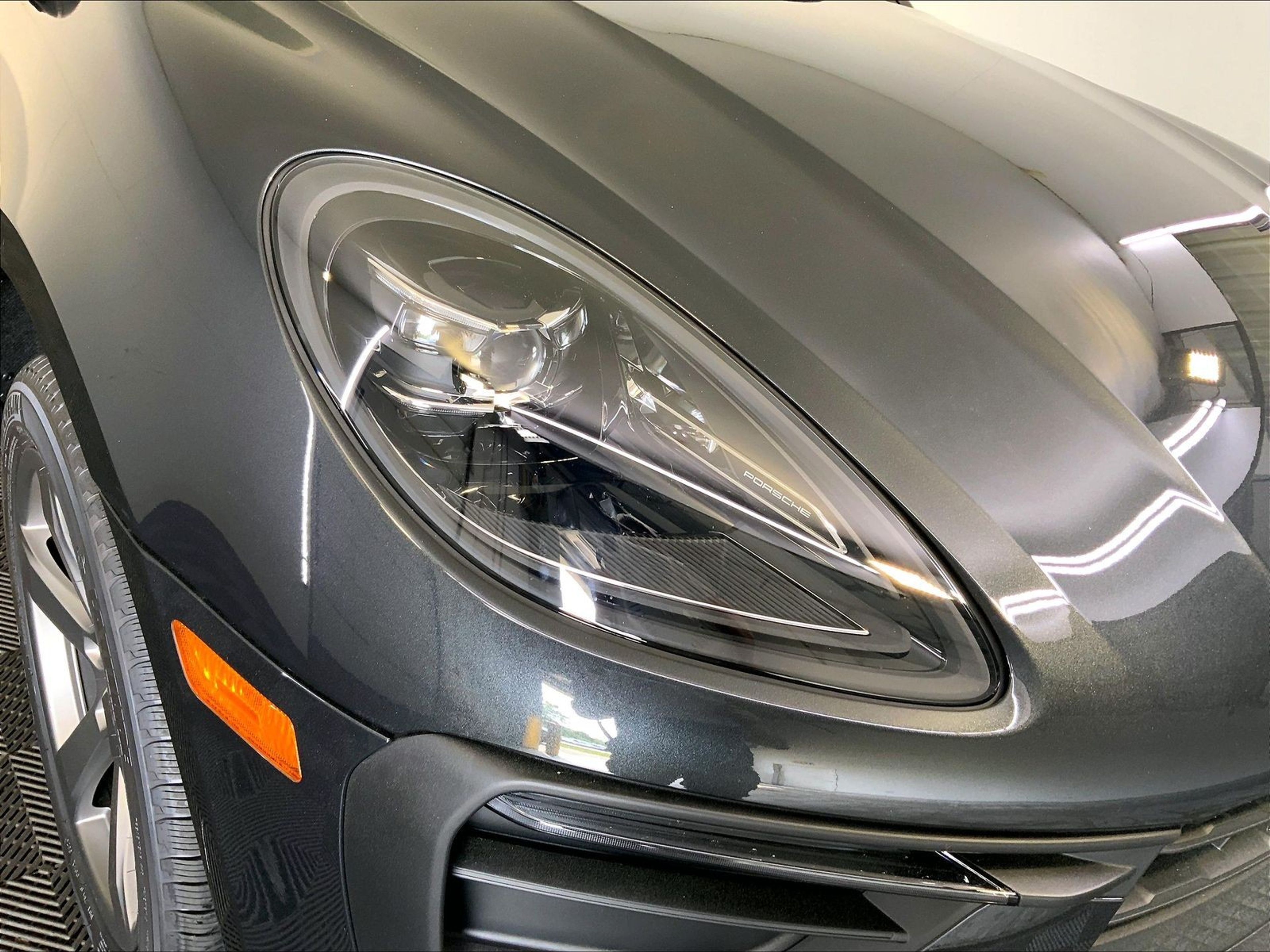 2025 Porsche Macan - Photo 12